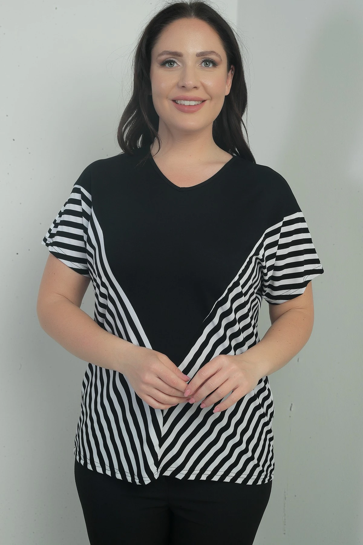 Kadın V Yaka Çizgi Detaylı Yarasa Kol B.B. Bluz