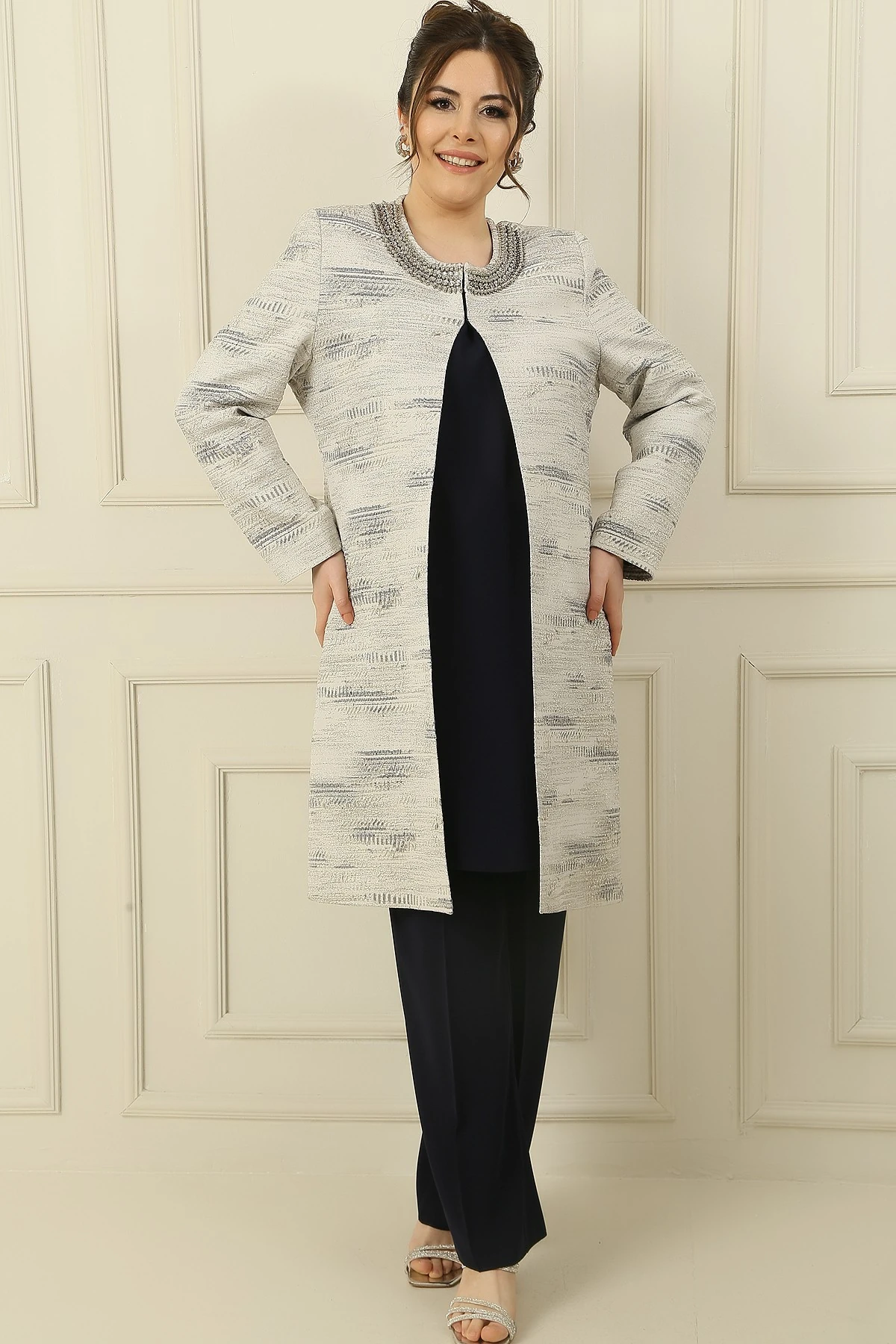 Yakası Taş Detaylı Astarlı Jakarlı Ceket İçi Kolsuz Bluz Pantolonlu Büyük Beden 3'lü Takım