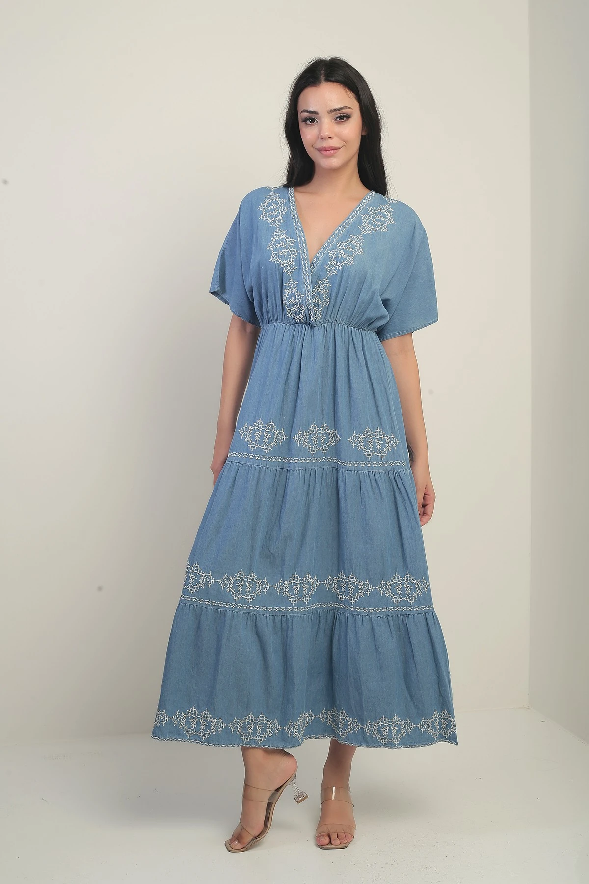 Kadın Kruvaze Yaka Arkası Bağcıklı Beli Lastikli Yarasa Kol Nakışlı Uzun Elbise