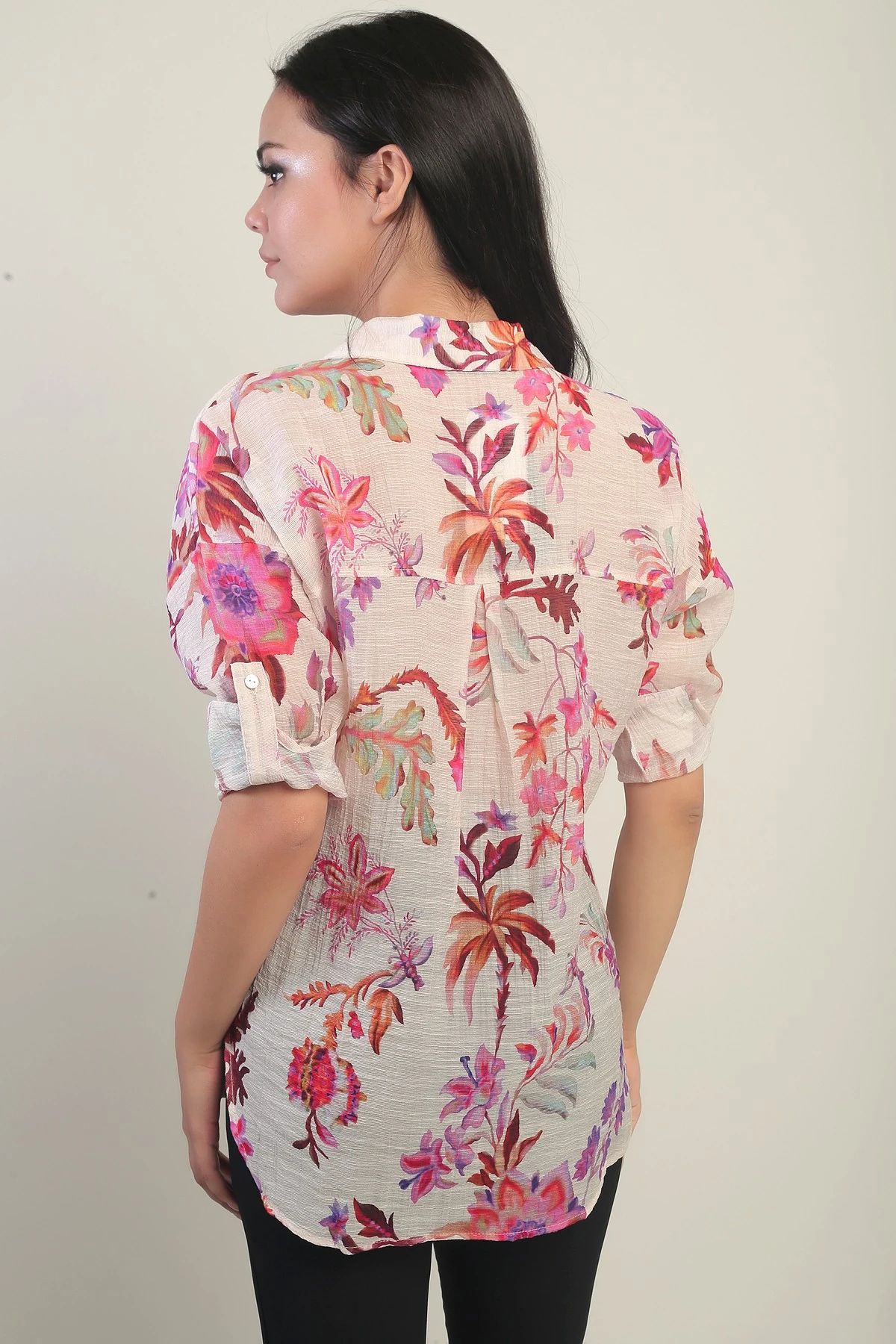 Kadın Çiçek Desenli Kol Katlamalı Gömlek