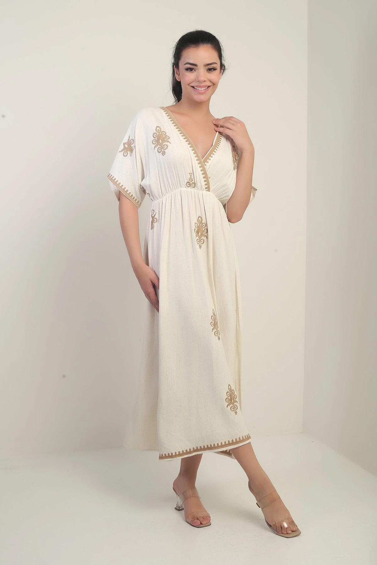 Kadın Kruvaze Yaka Arkası Bağcıklı Nakışlı Uzun Elbise