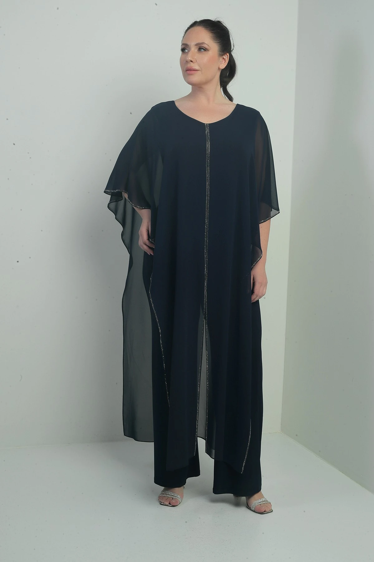 Kadın Üstü Şifon Taş Detay Pelerinli Bol Paça Likralı Büyük Beden Tulum