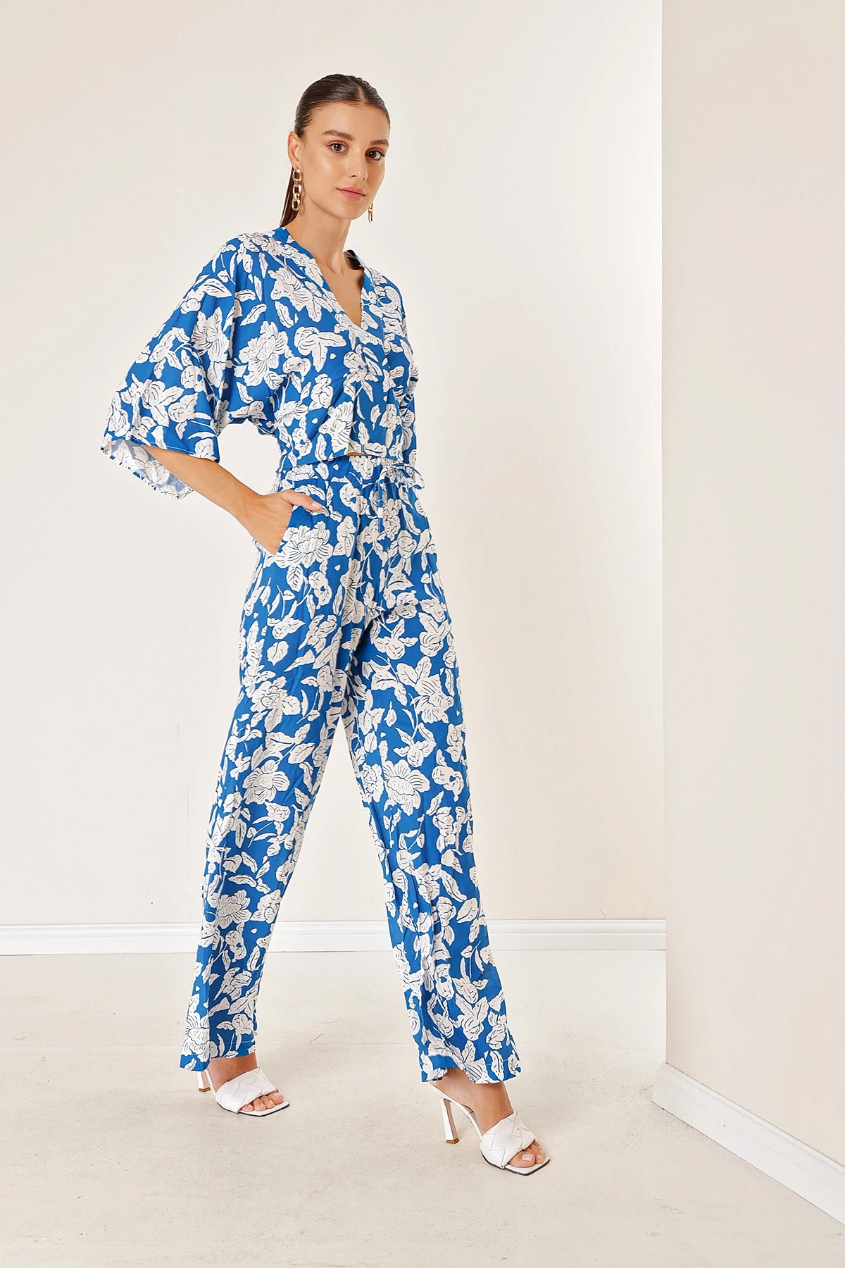 Beli Lastikli Cepli Palazzo Pantolon Ön Arka V Yaka Crop Desenli İkili Takım