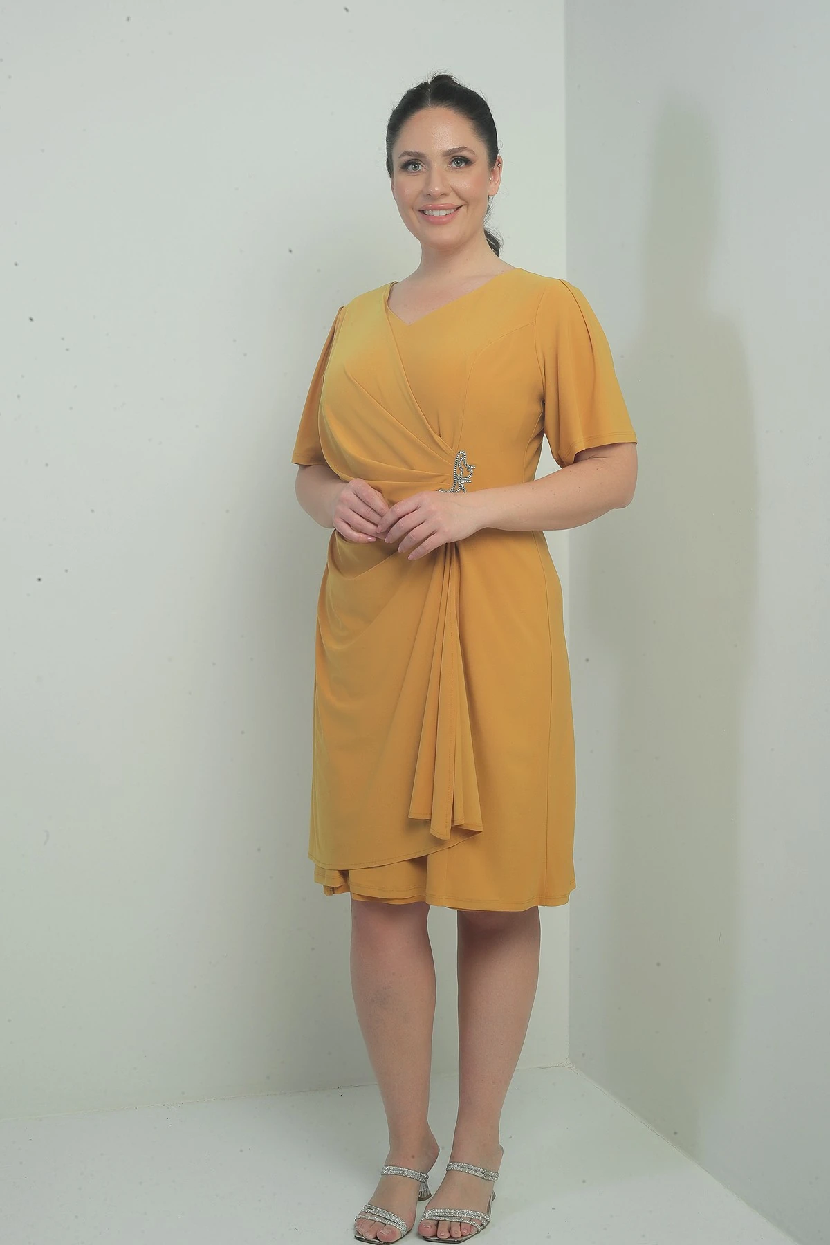 Kadın V Yaka Önü Büzgülü Taş Detaylı Astarlı Büyük Beden Likralı Elbise