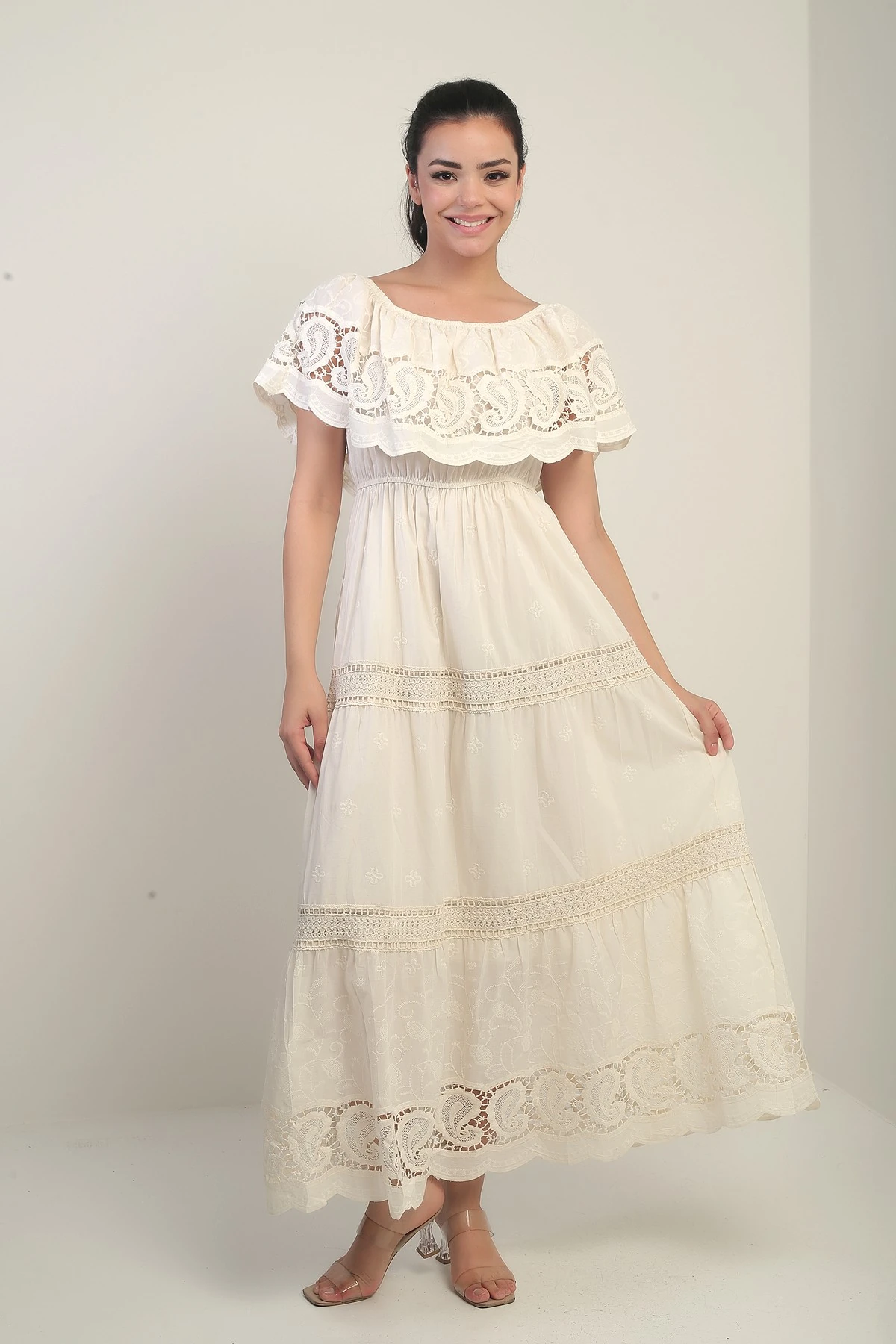 Kadın Madonna Yaka Astarlı Dantel Detaylı Nakışlı Uzun Elbise