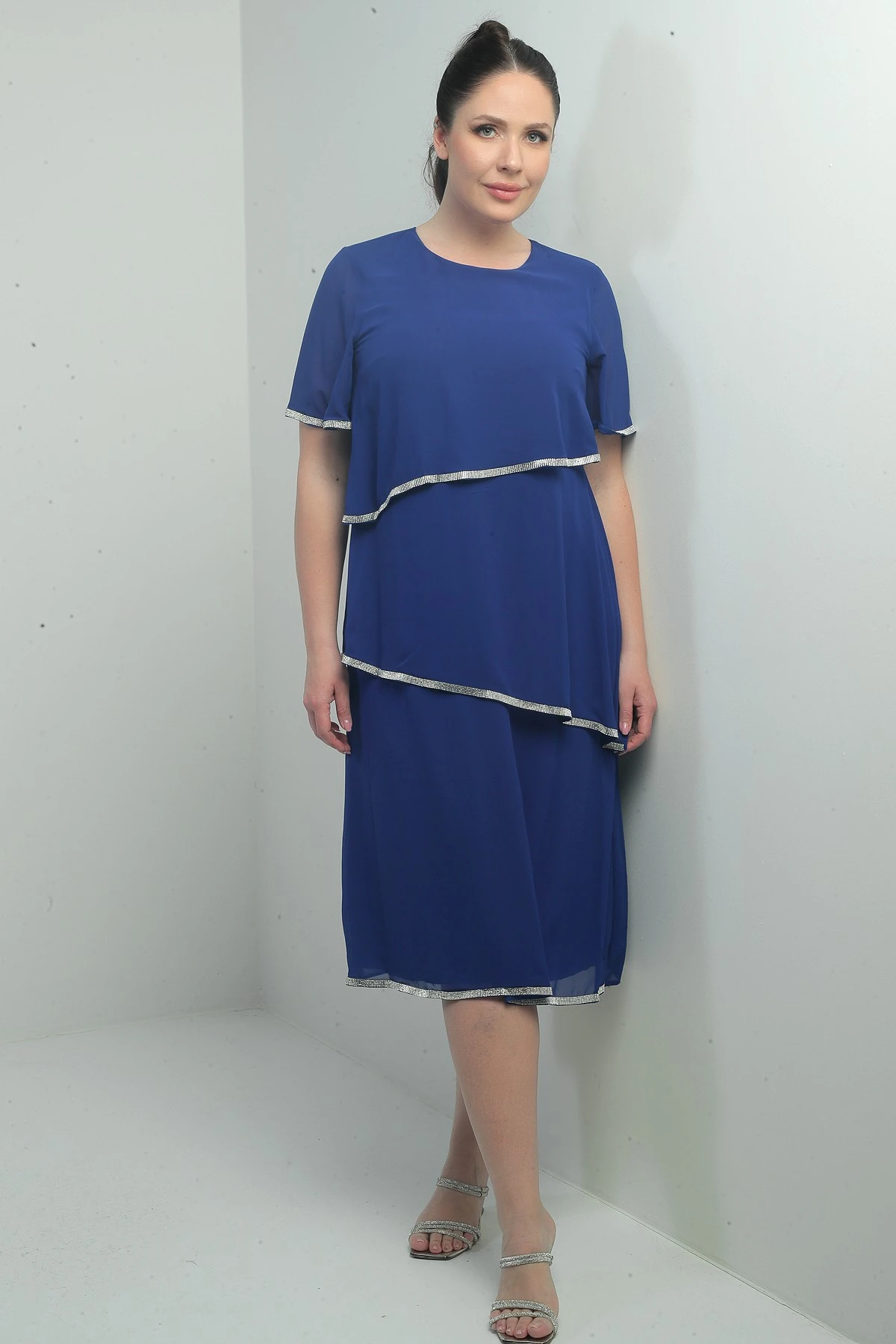 Kadın Taş Detaylı Astarlı Kısa Kollu 3 Kat Şifon Büyük Beden Elbise