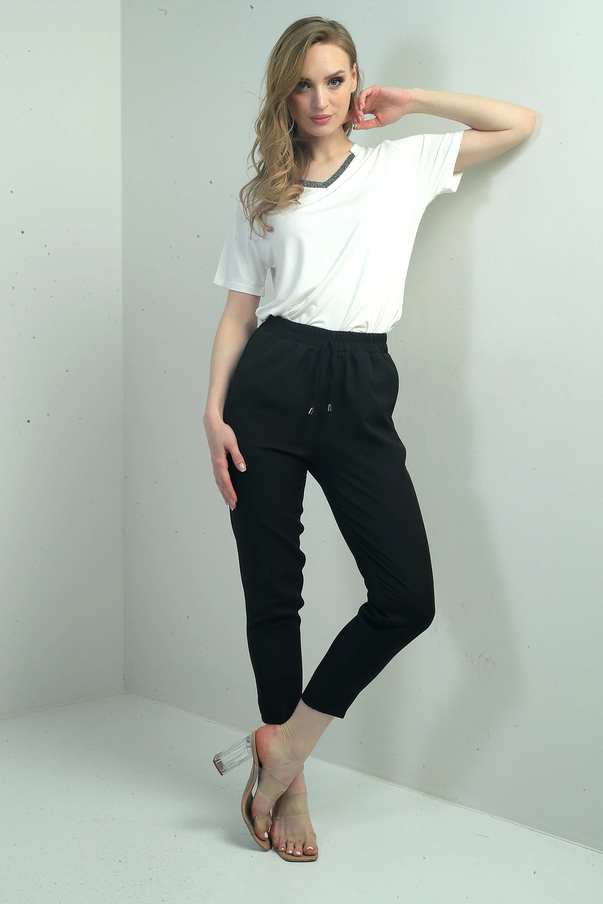 Kadın Beli Lastikli Yandan Cepli Havuç Paça Pantolon