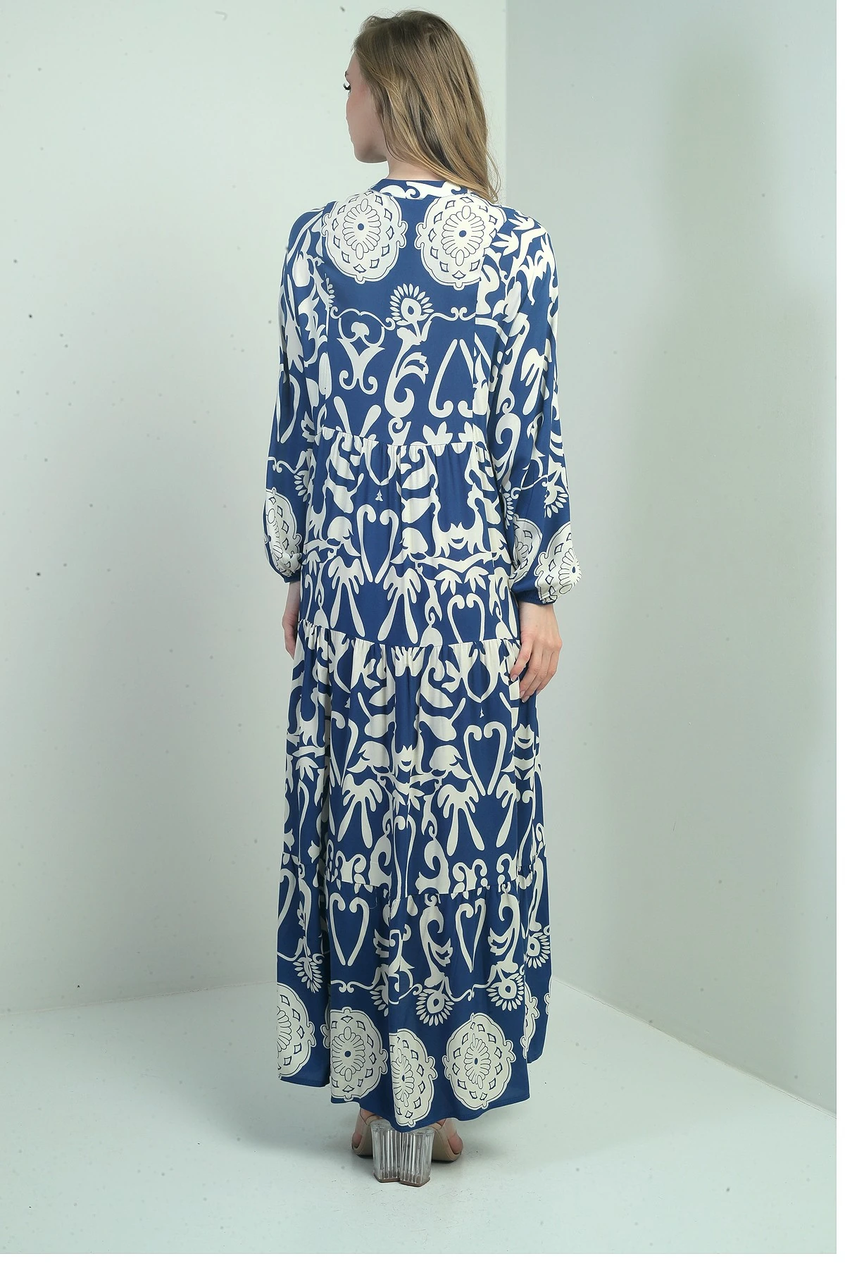 Kadın Hakim Yaka Önü Düğmeli Kol Ucu Lastikli Şal Desenli Uzun Tesettür Elbise