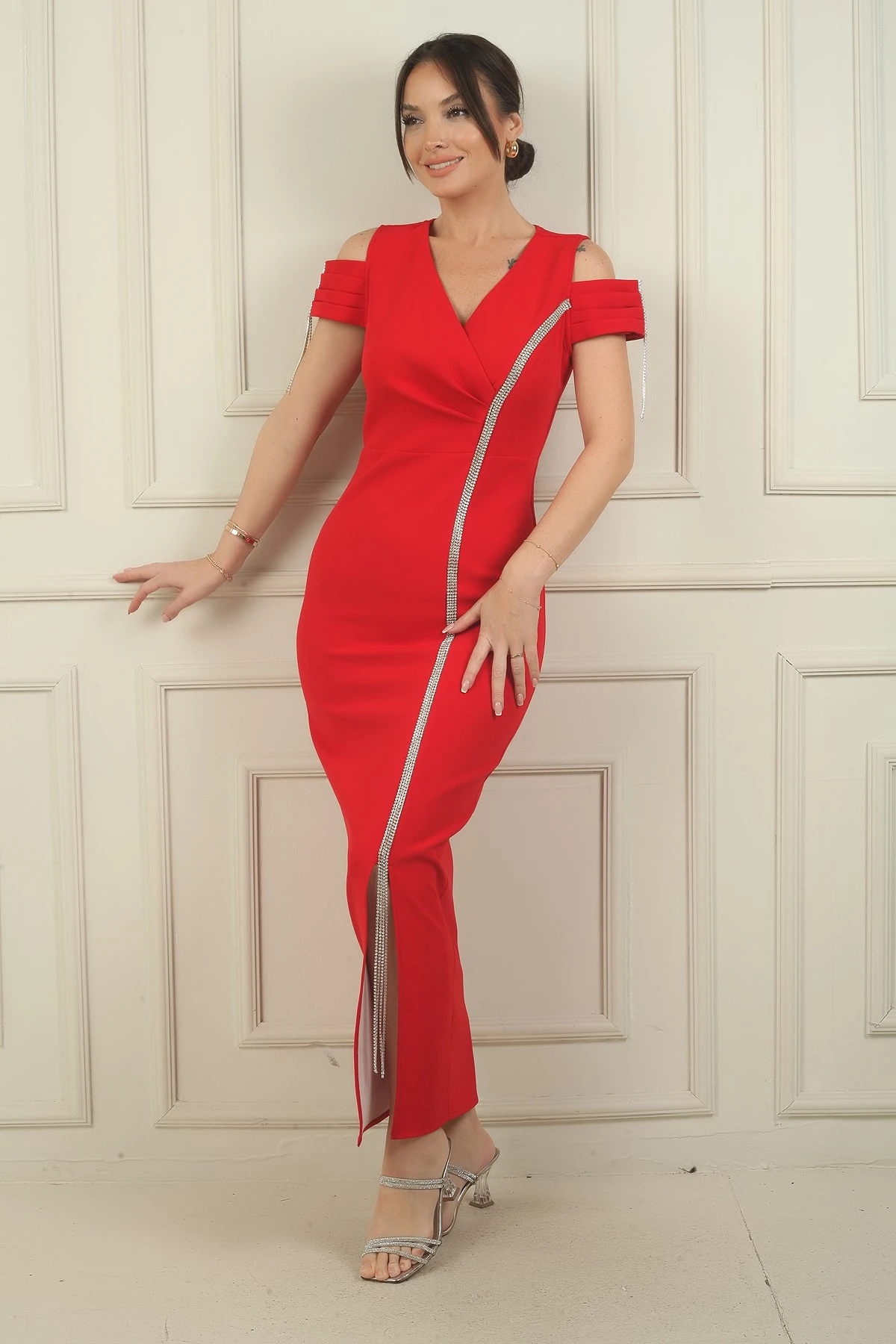 Kadın V Yaka Düşük Kollu Önü Büzgülü Parlak Şerit Detaylı Uzun Krep Elbise