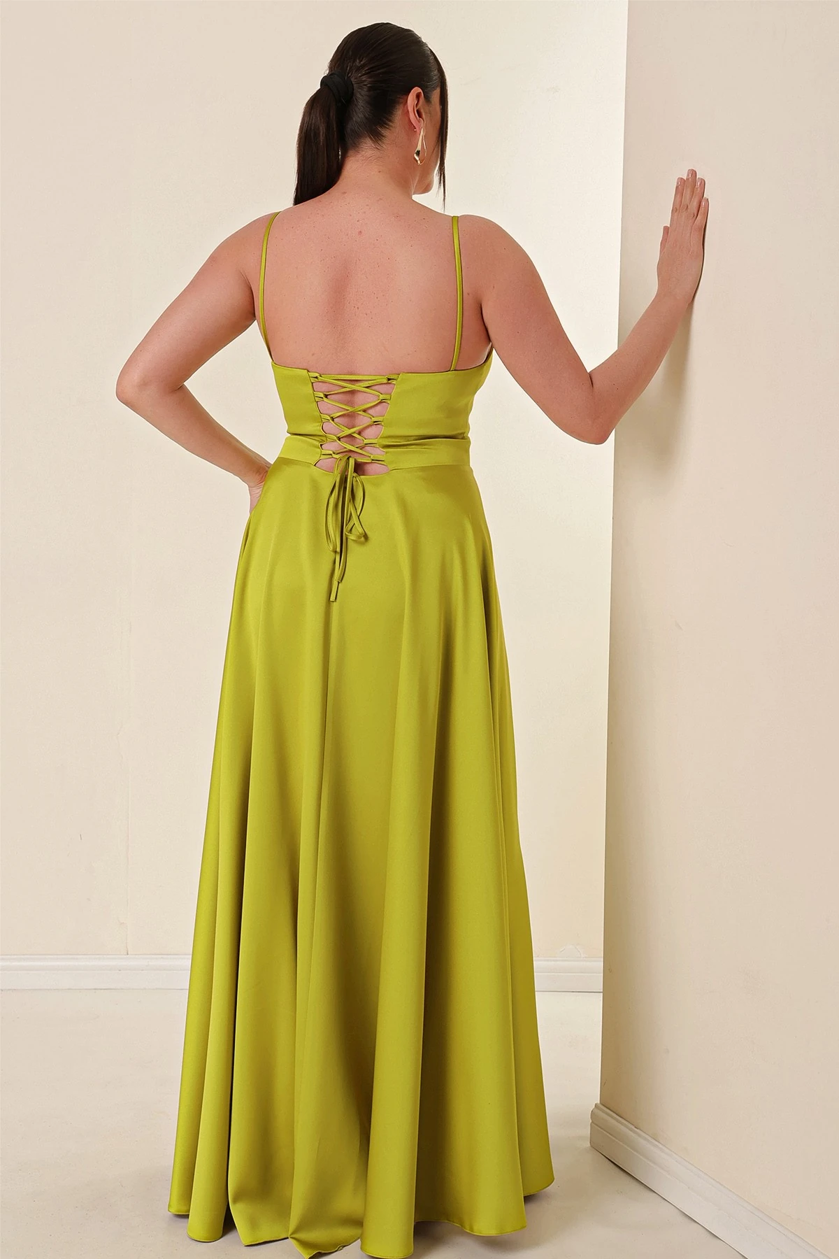 İp Askılı Astarlı Önden Yırtmaçlı Büyük Beden Uzun Saten Elbise