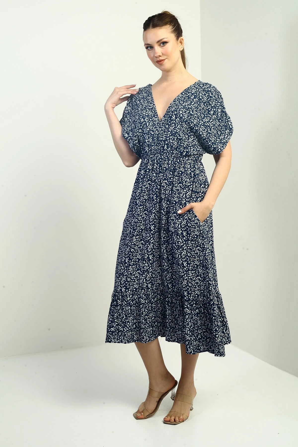 Kadın Ön Arka V Yaka Yarasa Kollu Mini Çiçekli Cepli Fırfırlı Elbise