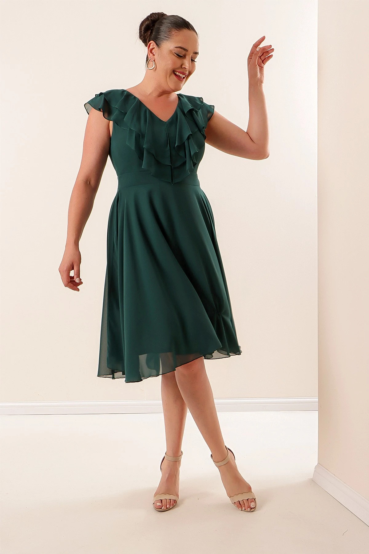 Yaka Volanlı Şifon B.B Elbise