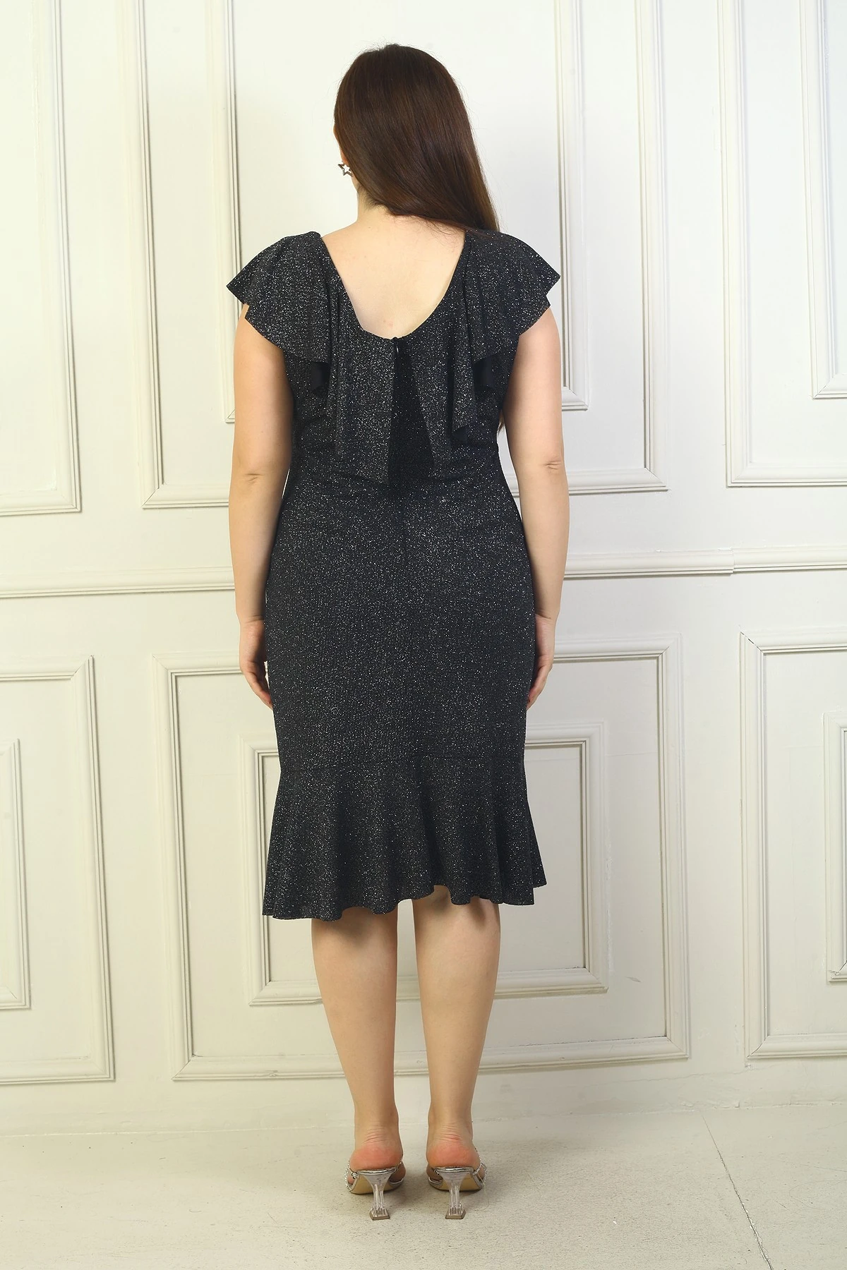 Volanlı Yaka Broşlu Simli Büyük Beden Elbise