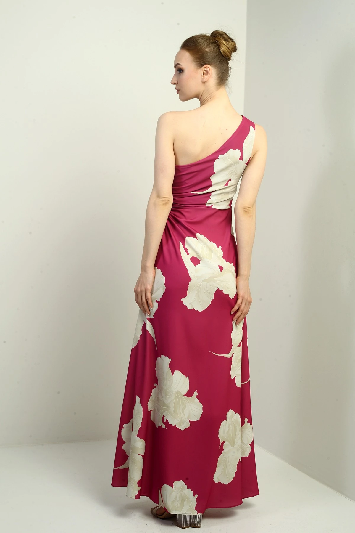 Kadın Tek Omuz Yandan Pencereli Büyük Yaprak Desenli Uzun Krep Saten Elbise