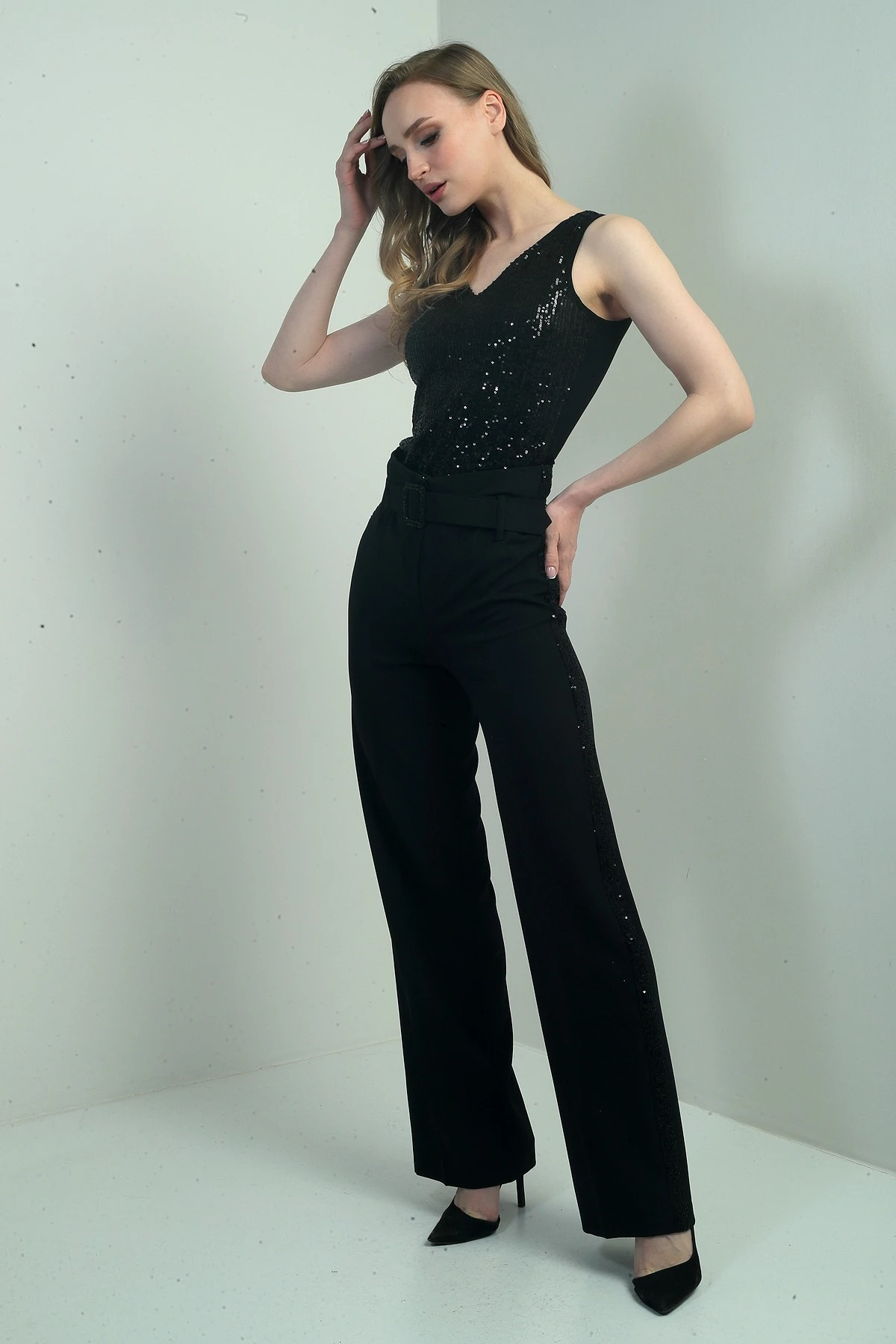 Kadın Yanları Pul Şeritli Beli Kemerli Bol Paça Pantolon