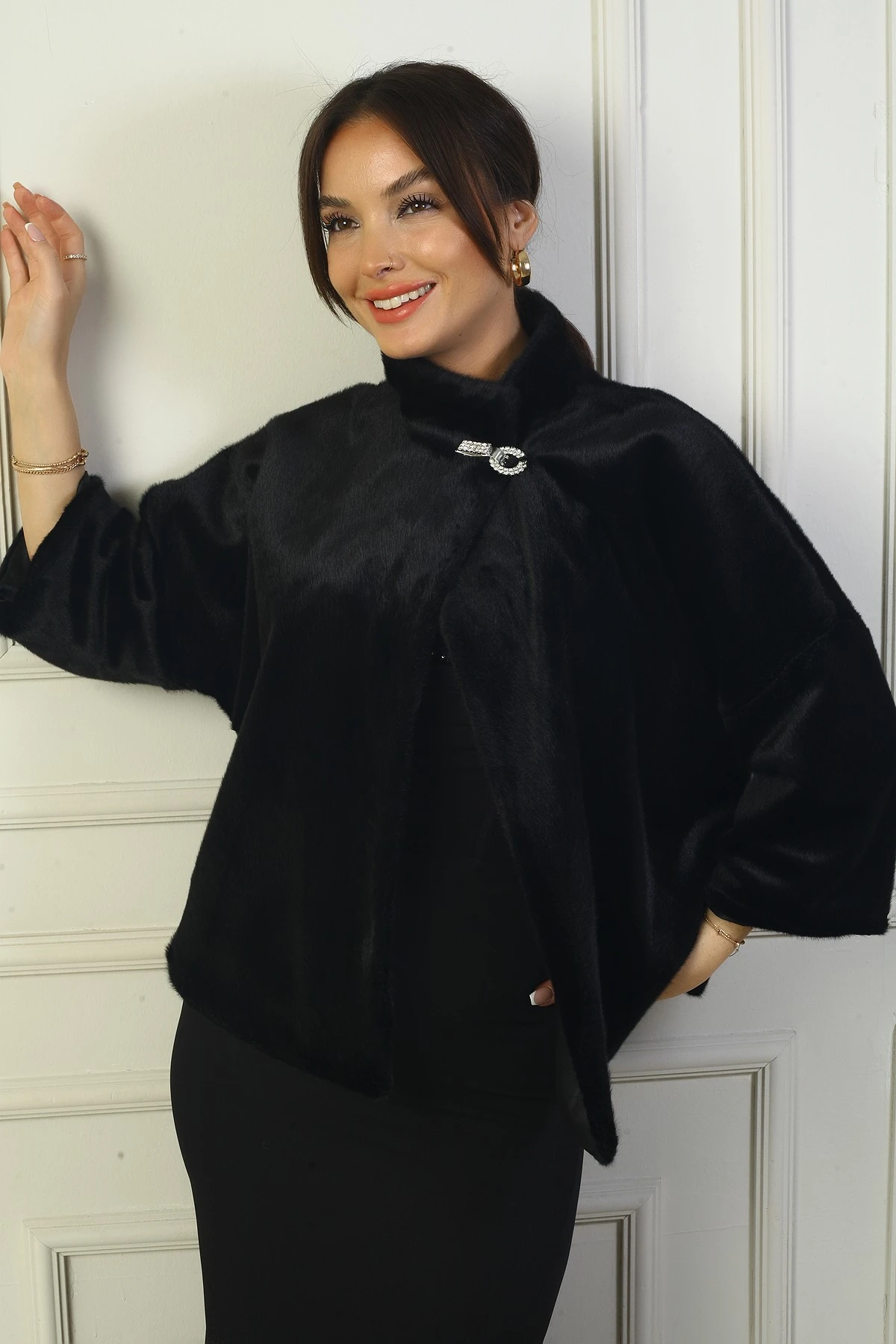 Kadın Taş Tokalı İçi Astarlı Kürk Ceket