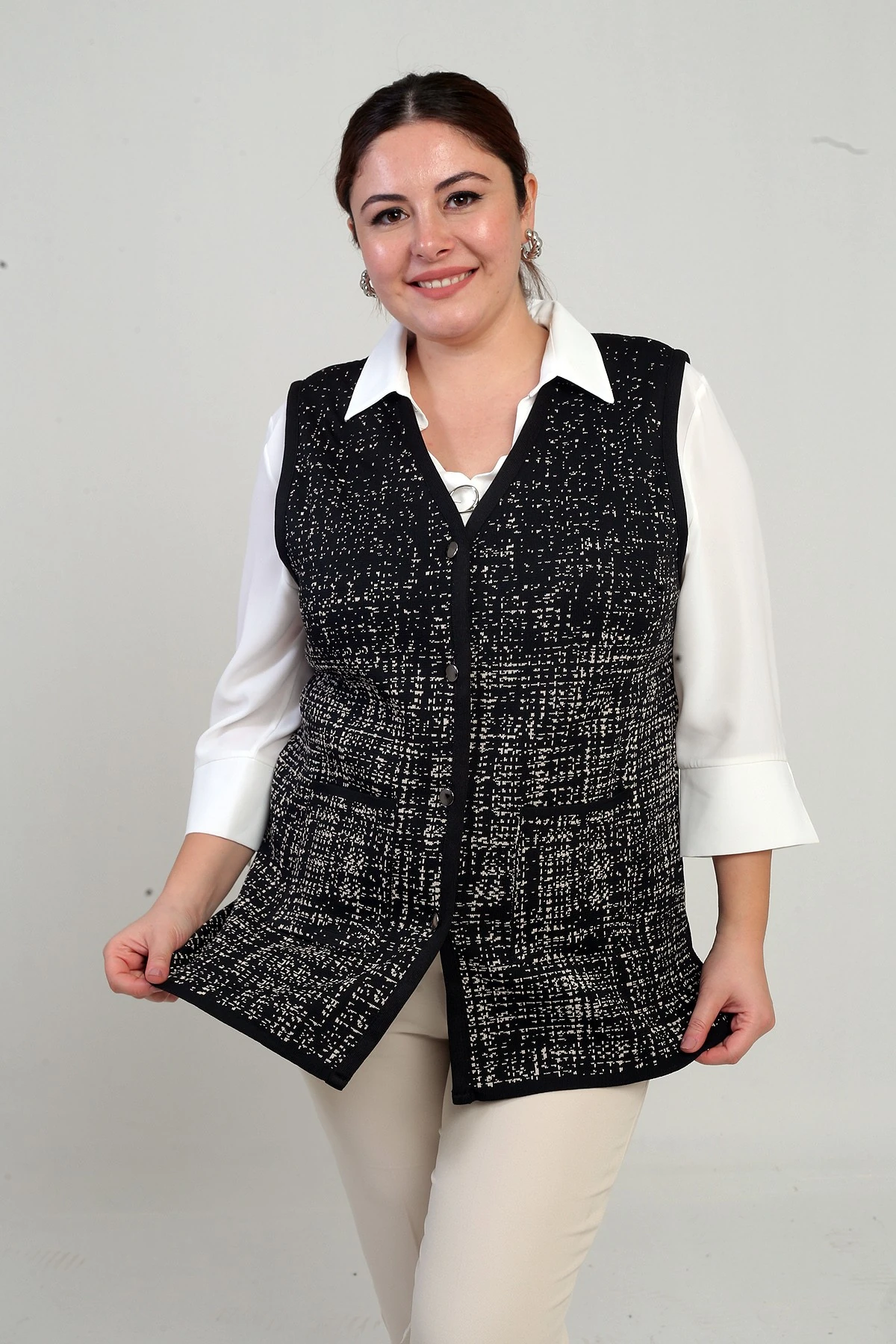 Kadın Önü Metal Düğmeli Celi Kazayağı Desenli Büyük Beden Kısa Triko Yelek