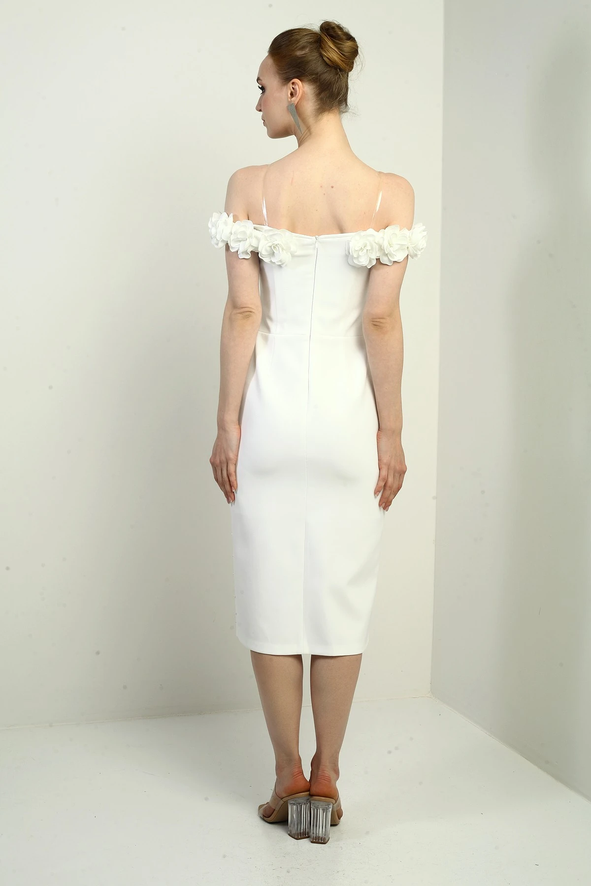 Kadın 3 Boyut Çiçekli Madonna Yaka Astarlı Kendinden Telalı Boncuklu Midi Elbise