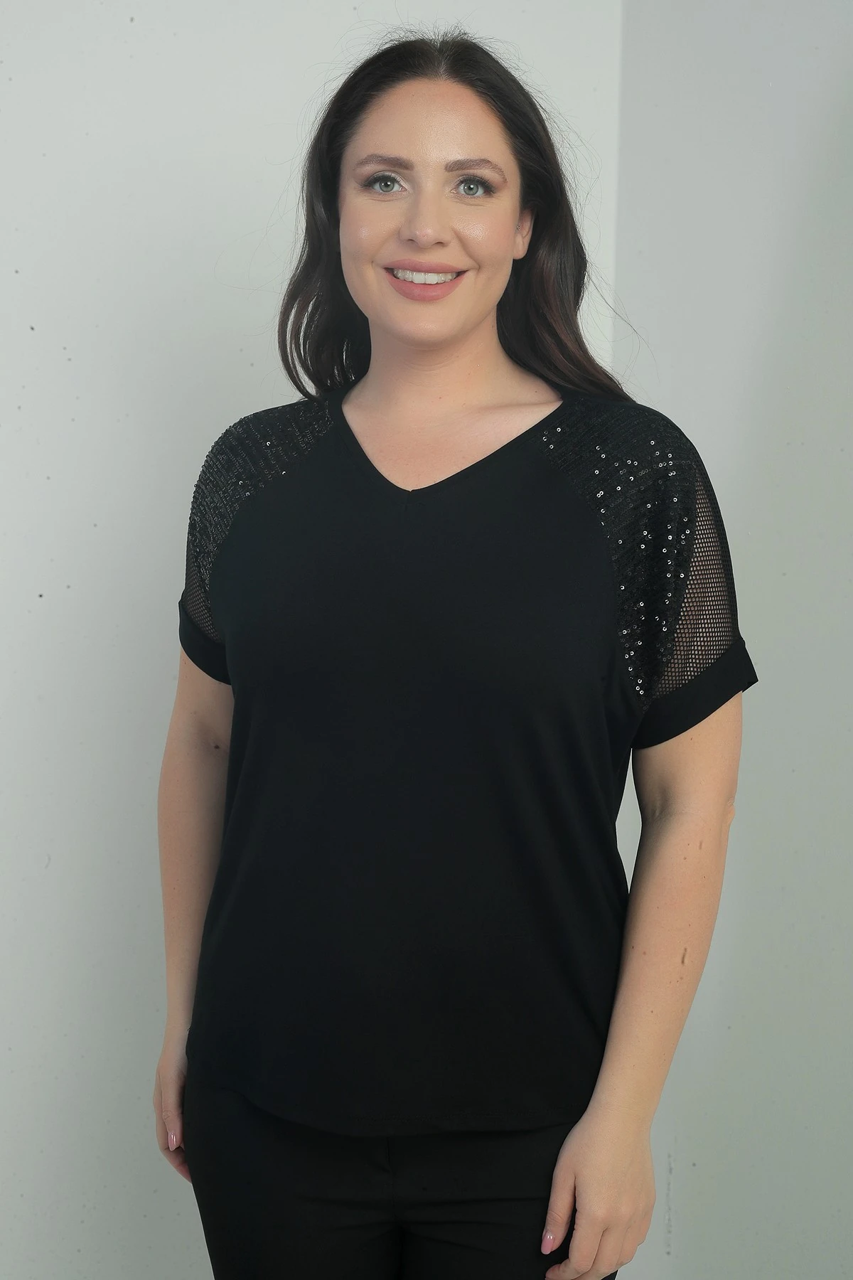 Kadın V Yaka Omuzu Fileli Pullu Büyük Beden Likralı Bluz