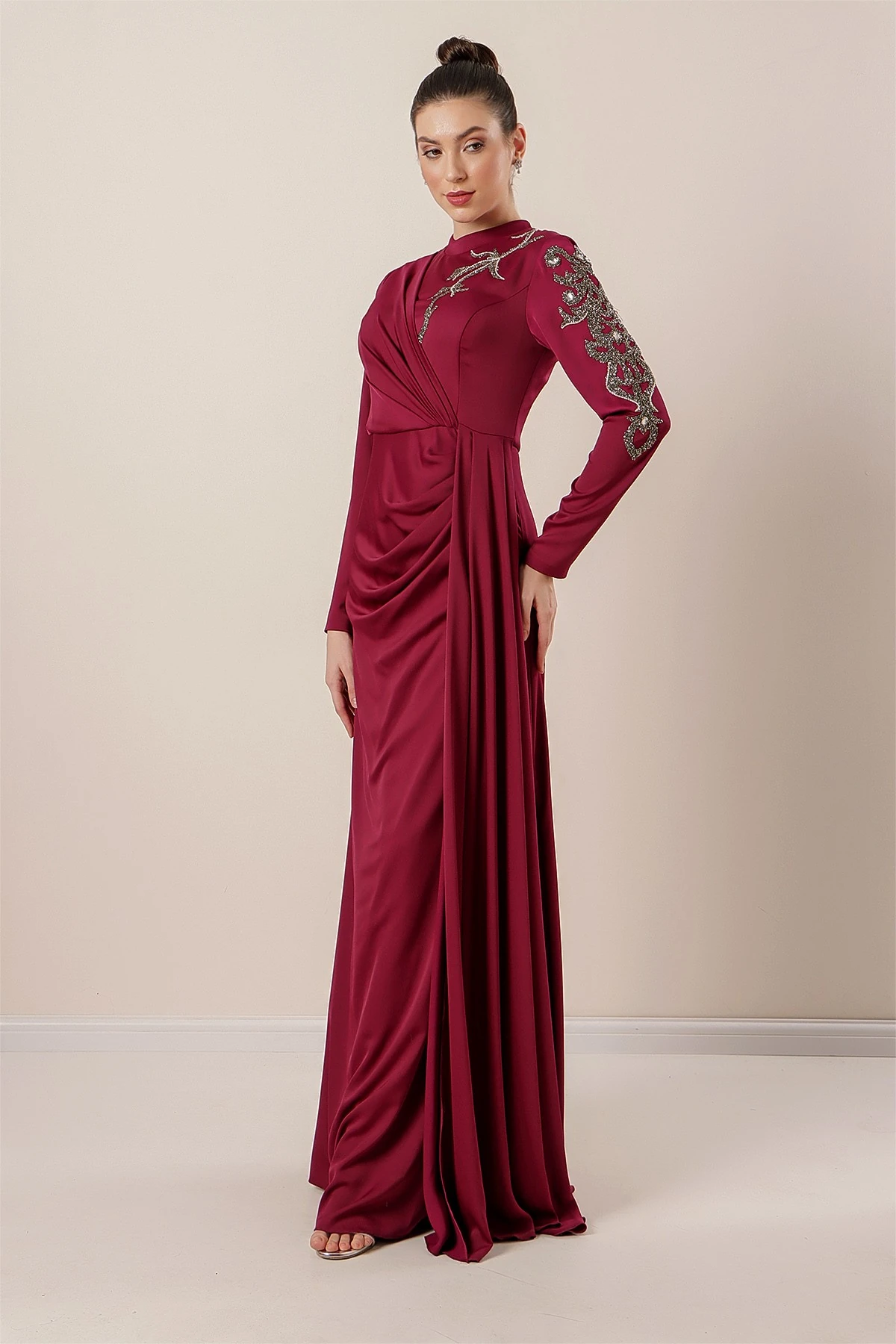 Taş İşlemeli Önü Büzgülü Astarlı Krep Saten Tesettür Elbise