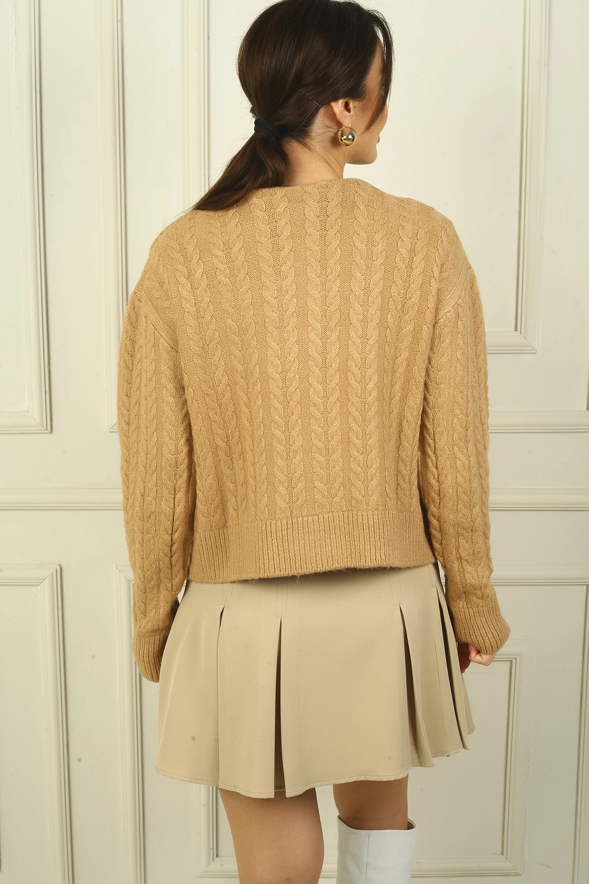 Kadın Önü Düğmeli İncili Saç Örgülü Akrilik Hırka