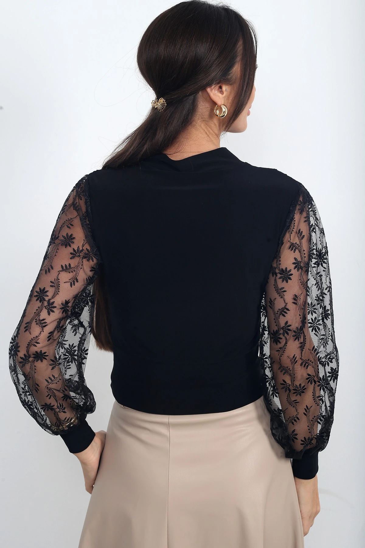 Kadın V Yaka Kolları Dantel Likralı Bluz