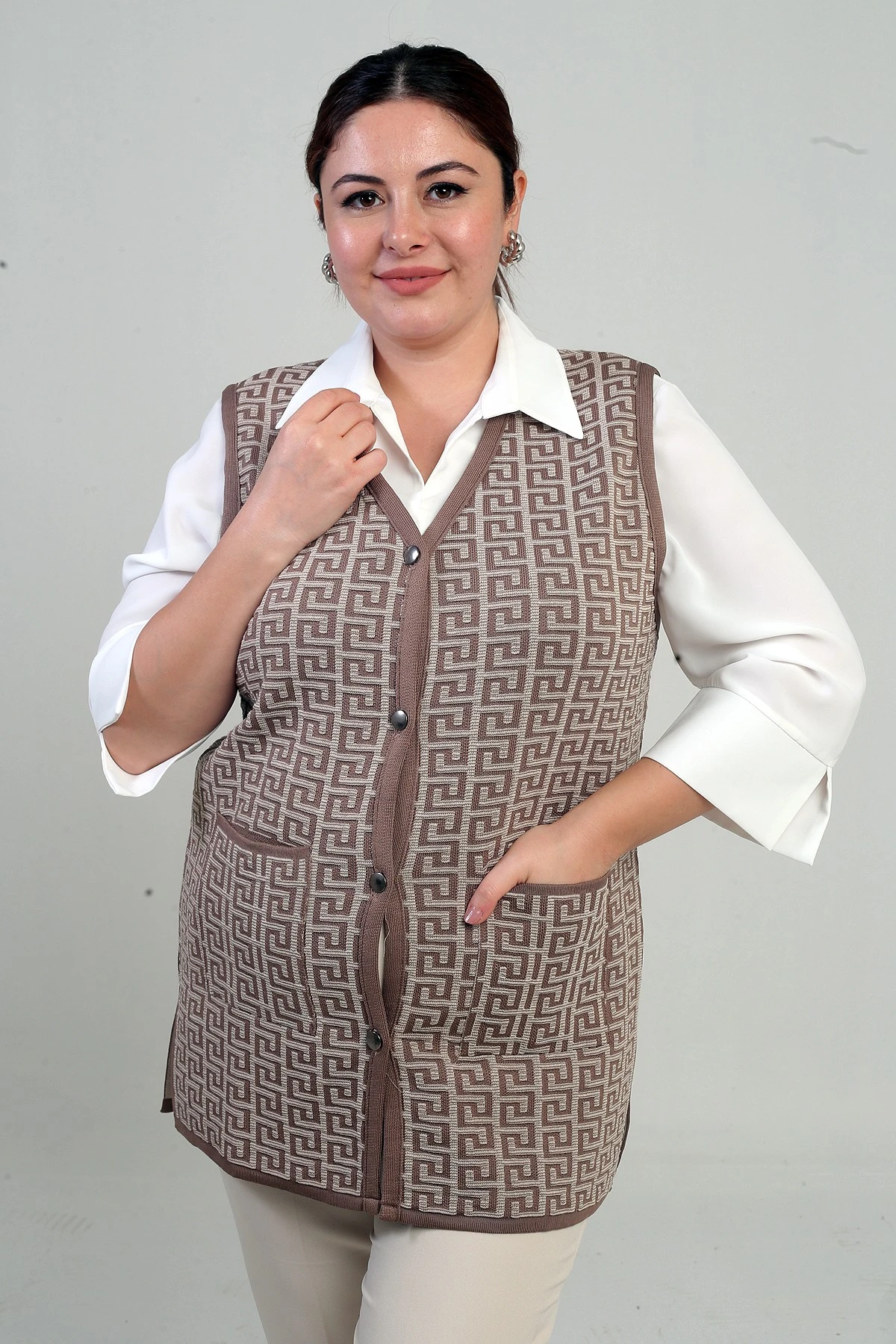 Kadın Önü Metal Düğmeli Cepli Desenli Büyük Beden Kısa Triko Yelek