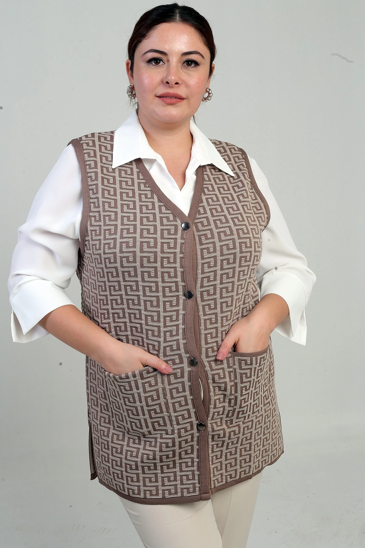 Kadın Önü Metal Düğmeli Cepli Desenli Büyük Beden Kısa Triko Yelek