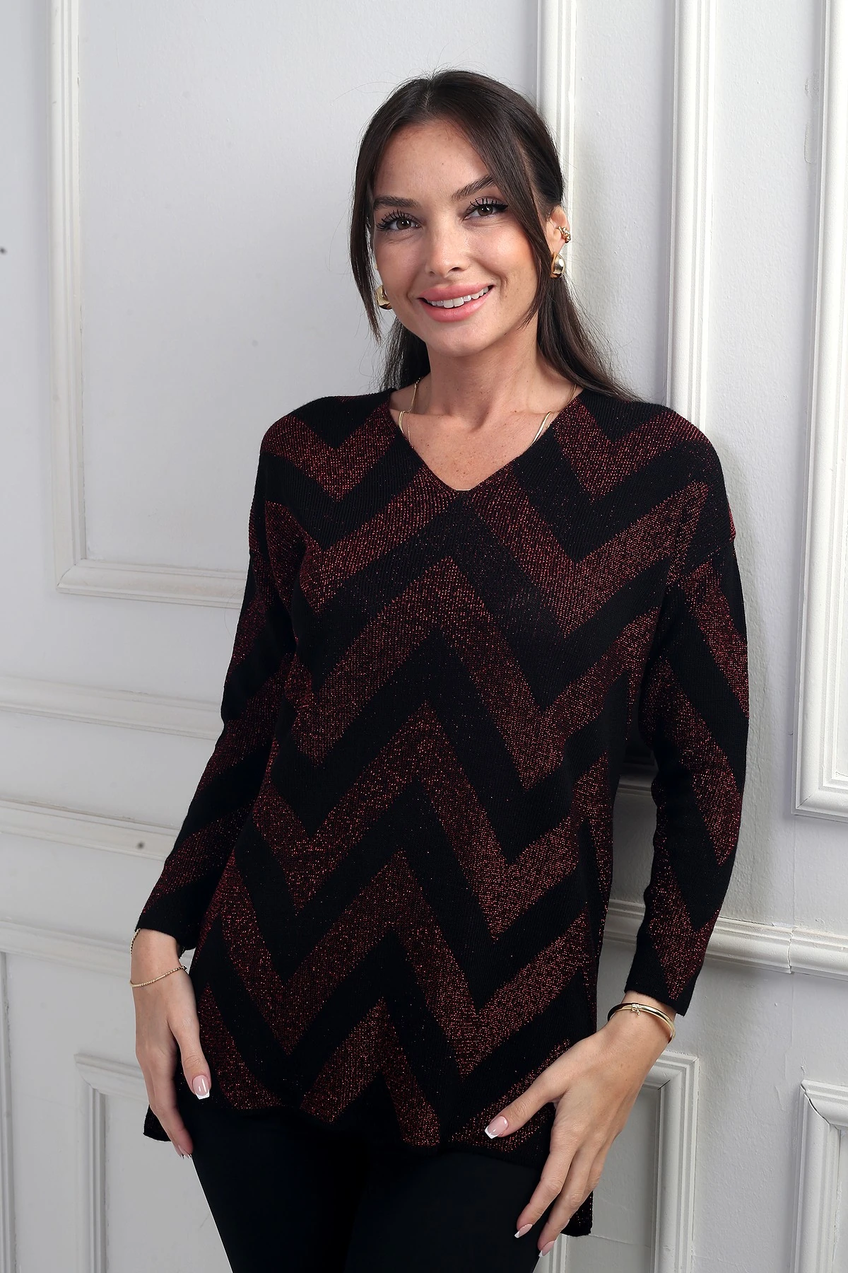 Kadın V Yaka Zikzak Desenli Geniş Beden Aralıklı Simli Bluz