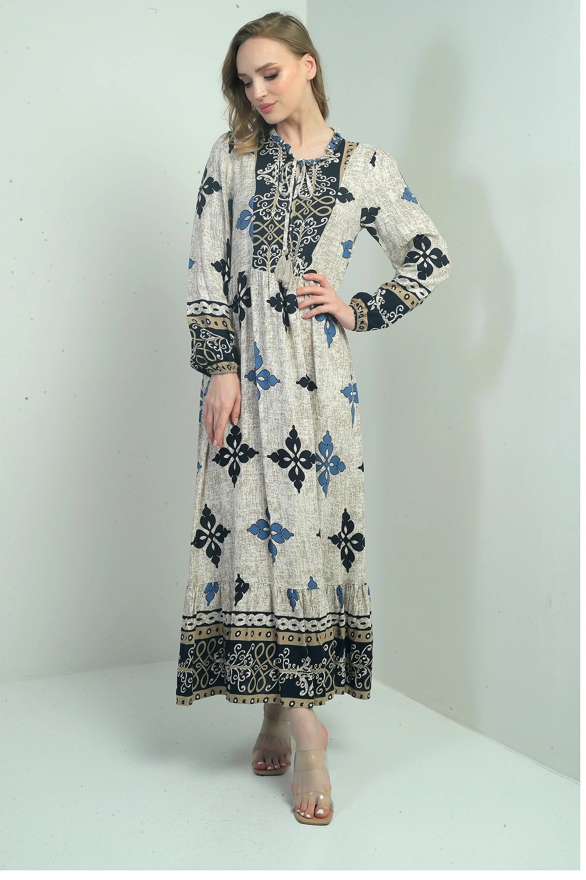 Kadın Yaka Bağcıklı Etnik Desenli Uzun Tesettür Elbise