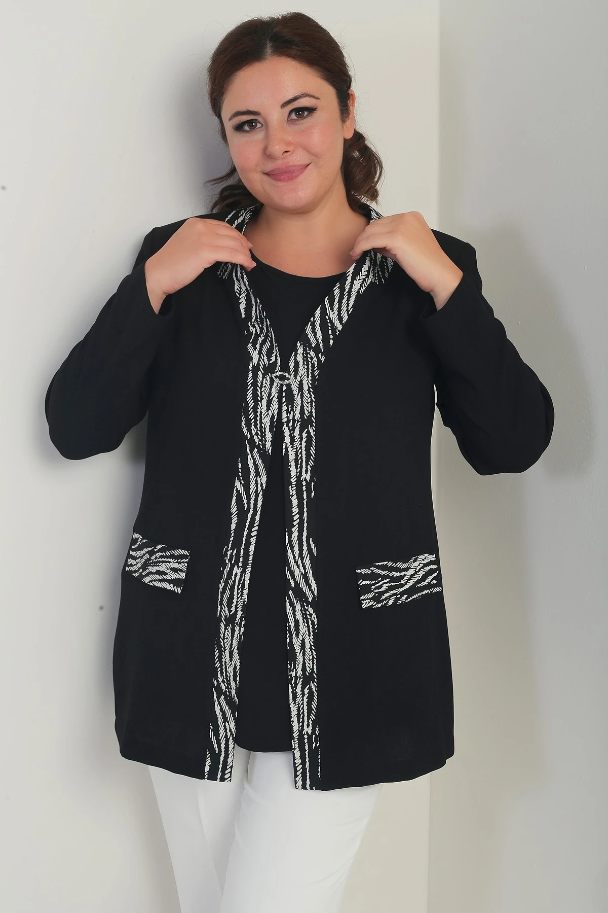 Kadın İçi Kolsuz Likralı Bluz Önü Şerit Desenli Krep Ceket Büyük Beden 2'li Takım