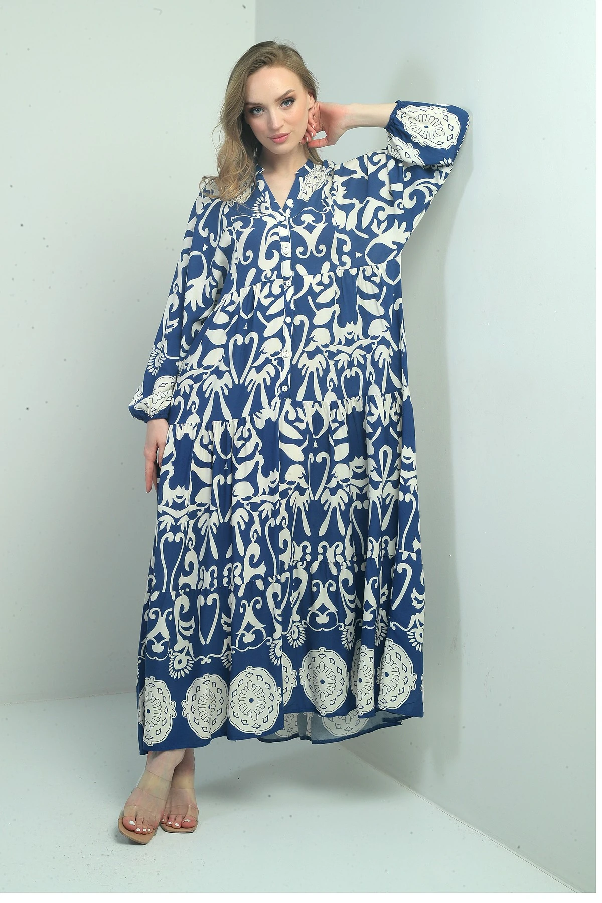 Kadın Hakim Yaka Önü Düğmeli Kol Ucu Lastikli Şal Desenli Uzun Tesettür Elbise