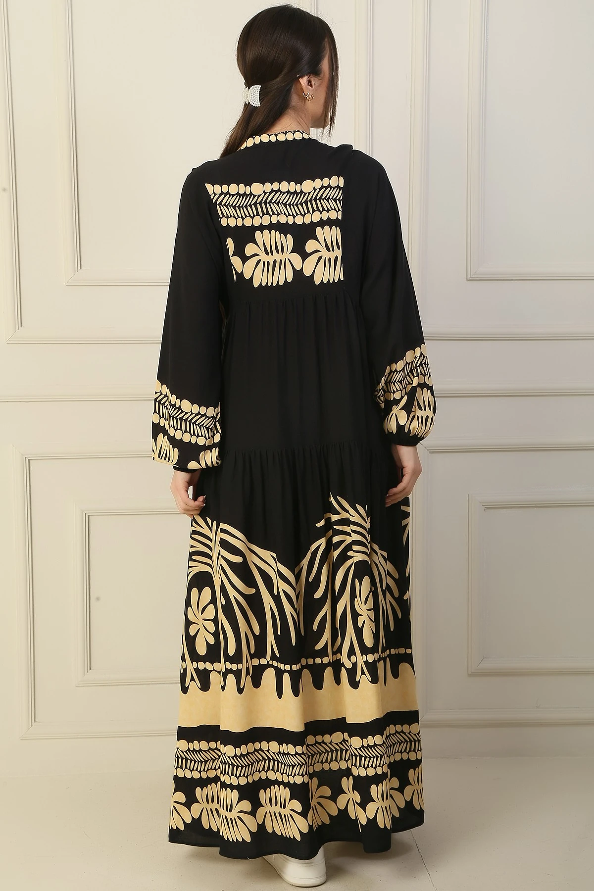 Önü Yarım Düğmeli Kolu Lastikli Empirme Tesettür Uzun Elbise