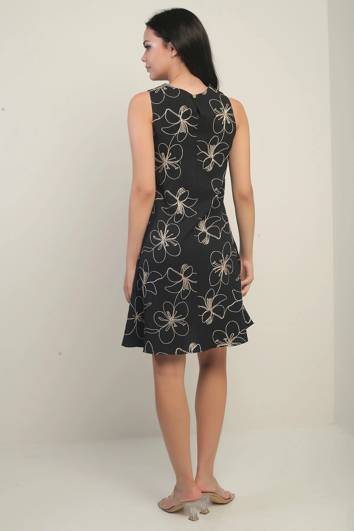 Kadın Yuvarlak Yaka Çiçek Desenli Kordeneli Kısa Elbise