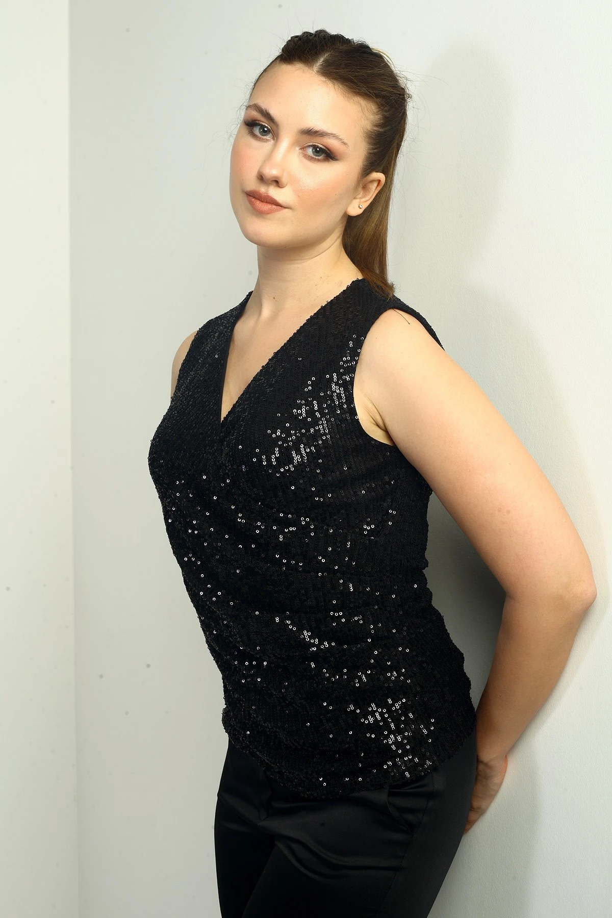 Kadın Kruvaze Yaka Önü Drapeli Kolsuz Astarlı Pulpayet Bluz