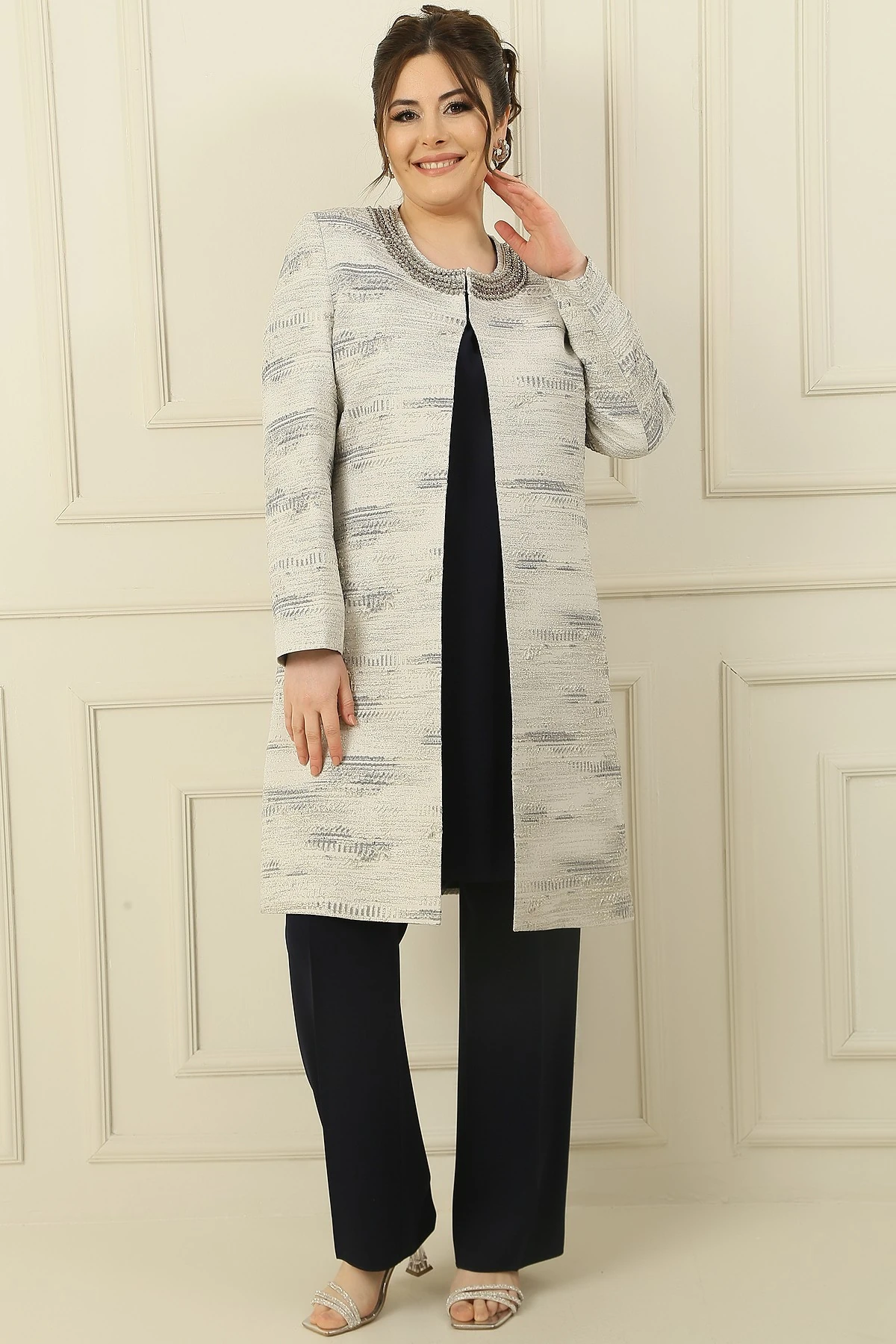 Yakası Taş Detaylı Astarlı Jakarlı Ceket İçi Kolsuz Bluz Pantolonlu Büyük Beden 3'lü Takım