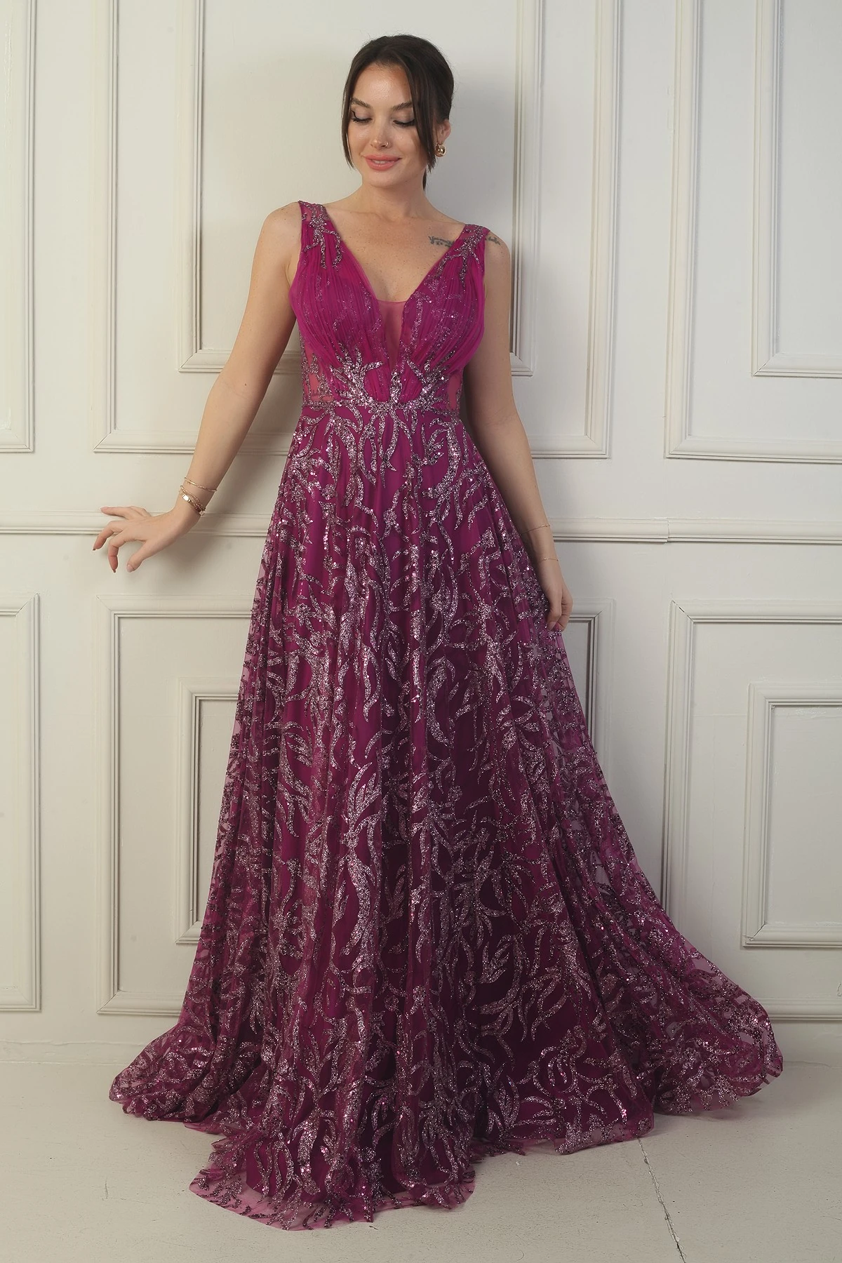 Kadın Ön Arka V Yaka Göğüs Pliseli Arkadan Bağcıklı Astarlı Sim Flok Baskı Uzun Abiye Elbise