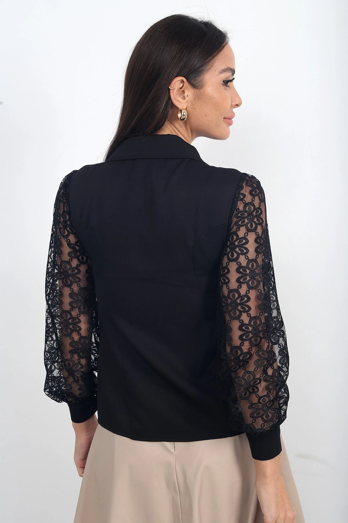 Kadın Kolları Çiçekli Tül Önü Düğmeli Likralı Bluz