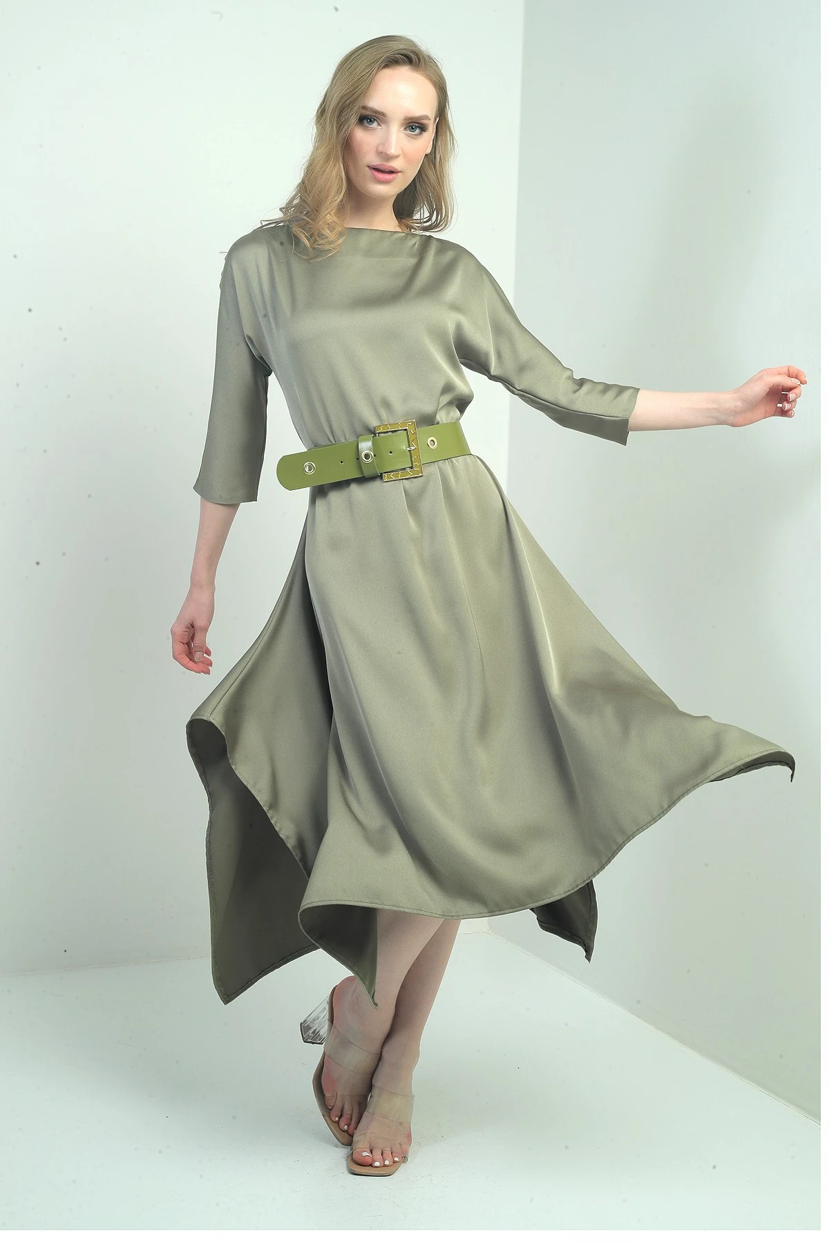 Kadın Çeyrek Kollu Beli Kemerli Asimetrik Krep Saten Midi Elbise