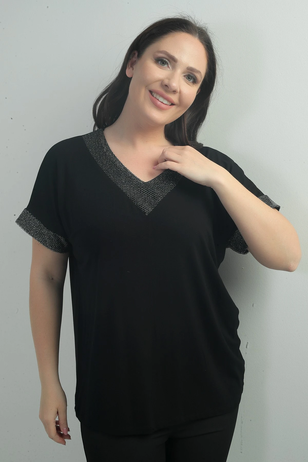 Kadın Yaka Ve Kol Ucu Simli File Detaylı Büyük Beden Bluz