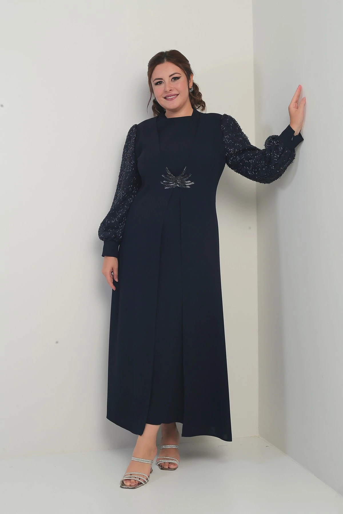 Kadın Kolu Ve Önü Pullu Büyük Beden Uzun Tesettür Elbise