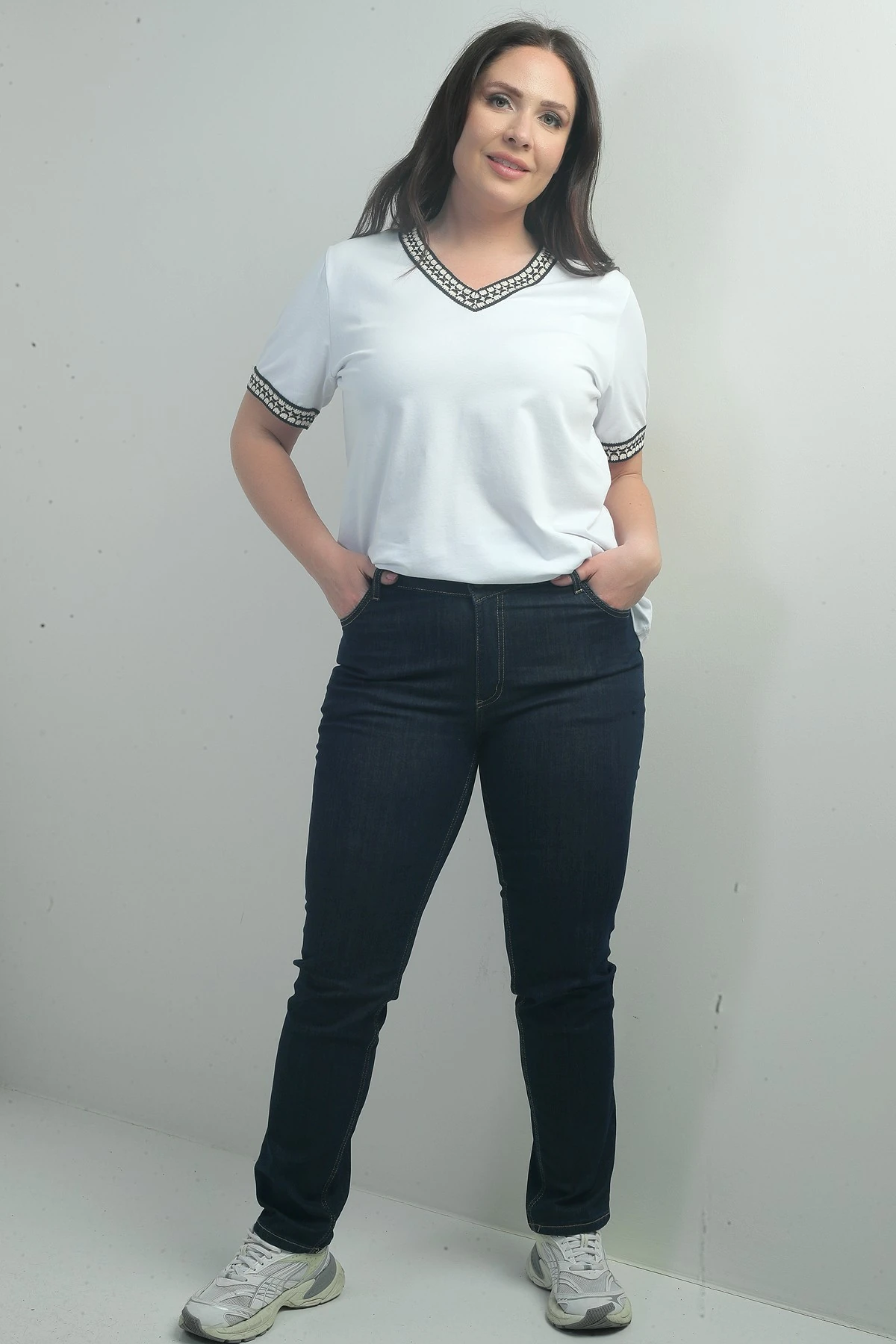 Kadın Yüksek Bel Boru Paça Büyük Beden Taşlanmış Kot Pantolon