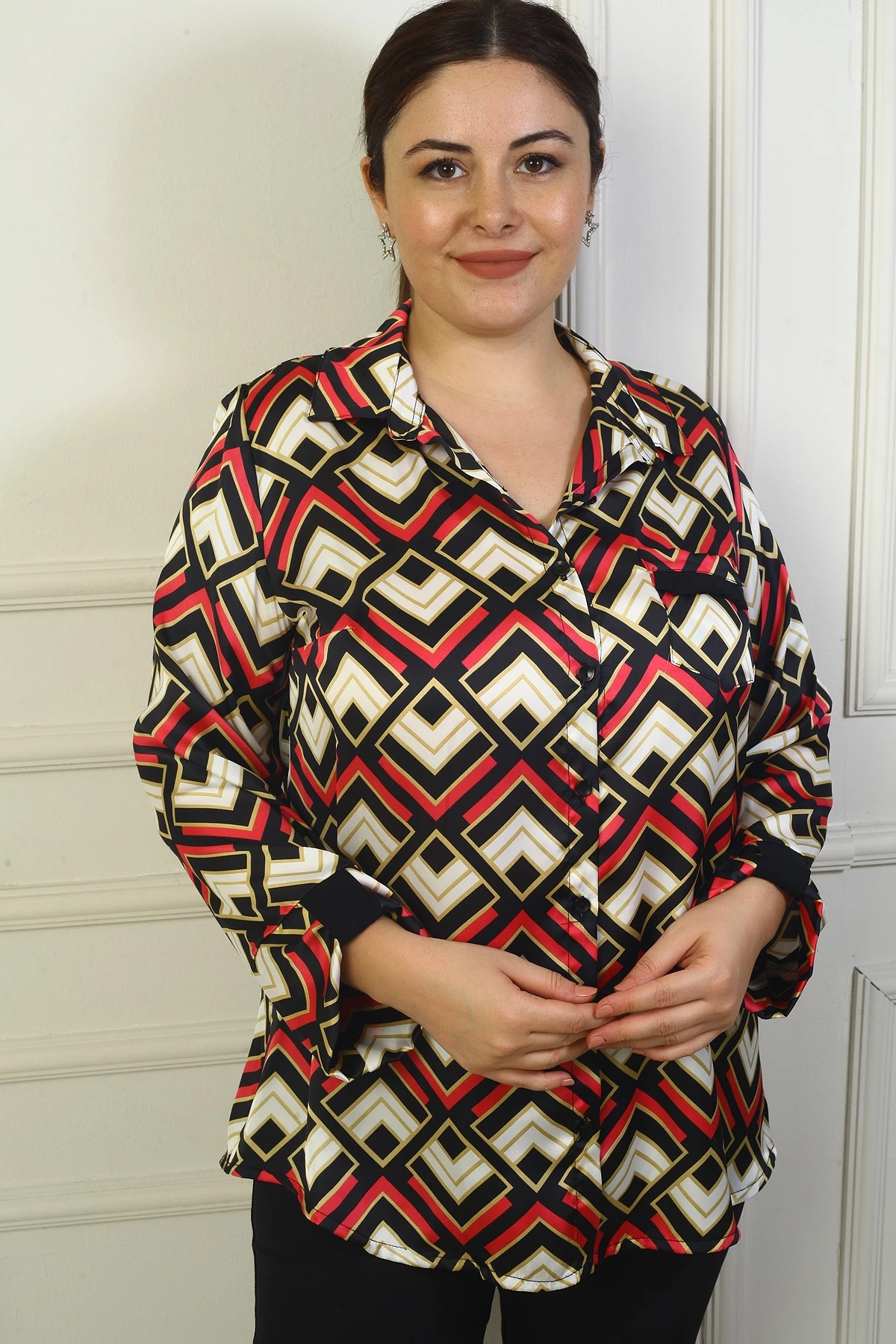 Kadın Tek Cepli Geometrik Desenli Büyük Beden Saten Gömlek