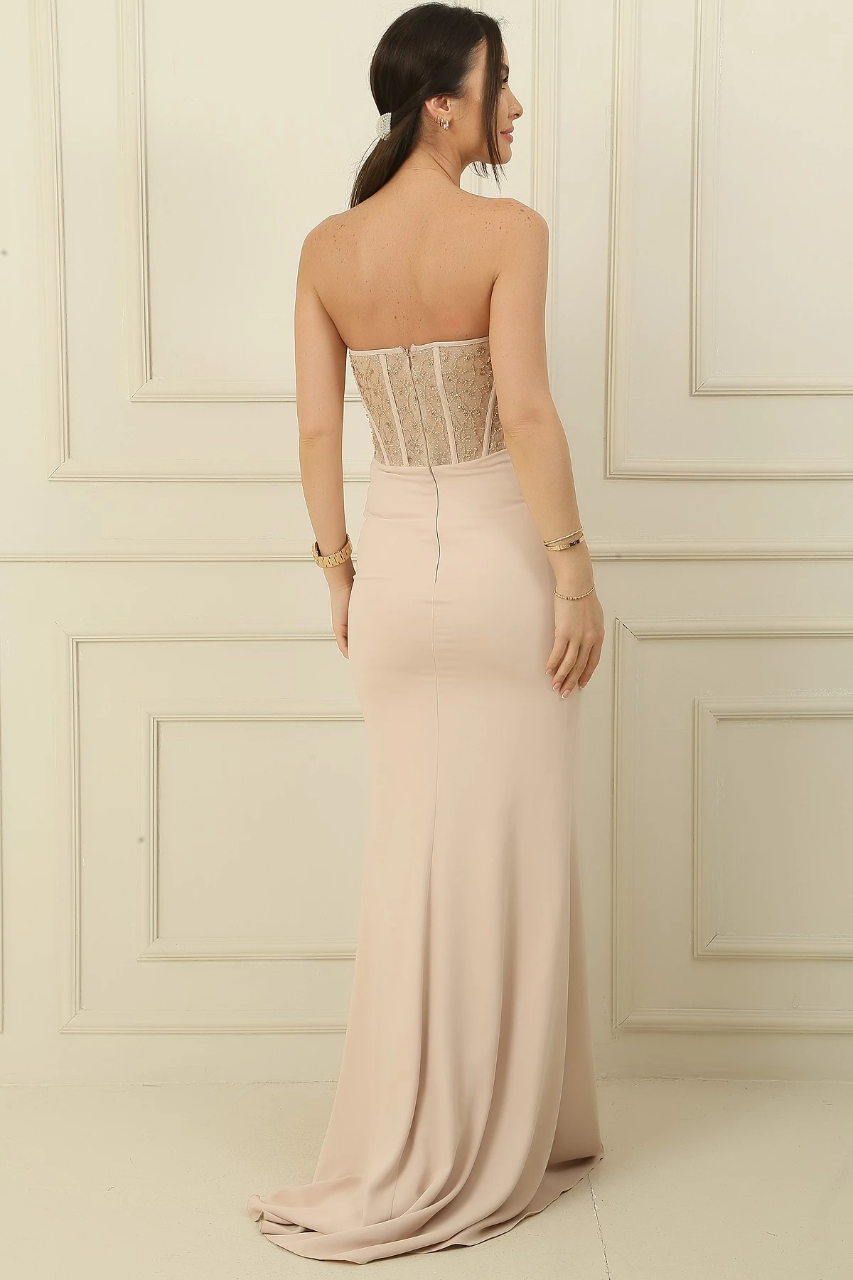 Üstü Boncuk İşlemeli Balenli Transparan Önü Volanlı Yırtmaçlı Astarlı Uzun Elbise