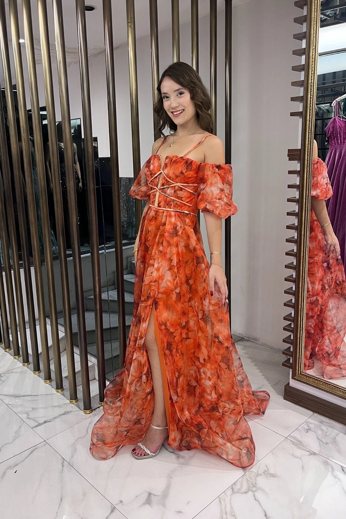 Kadın İnce Askılı Düşük Kollu Astarlı Önü Biye Detaylı Çiçekli Organze Uzun Elbise