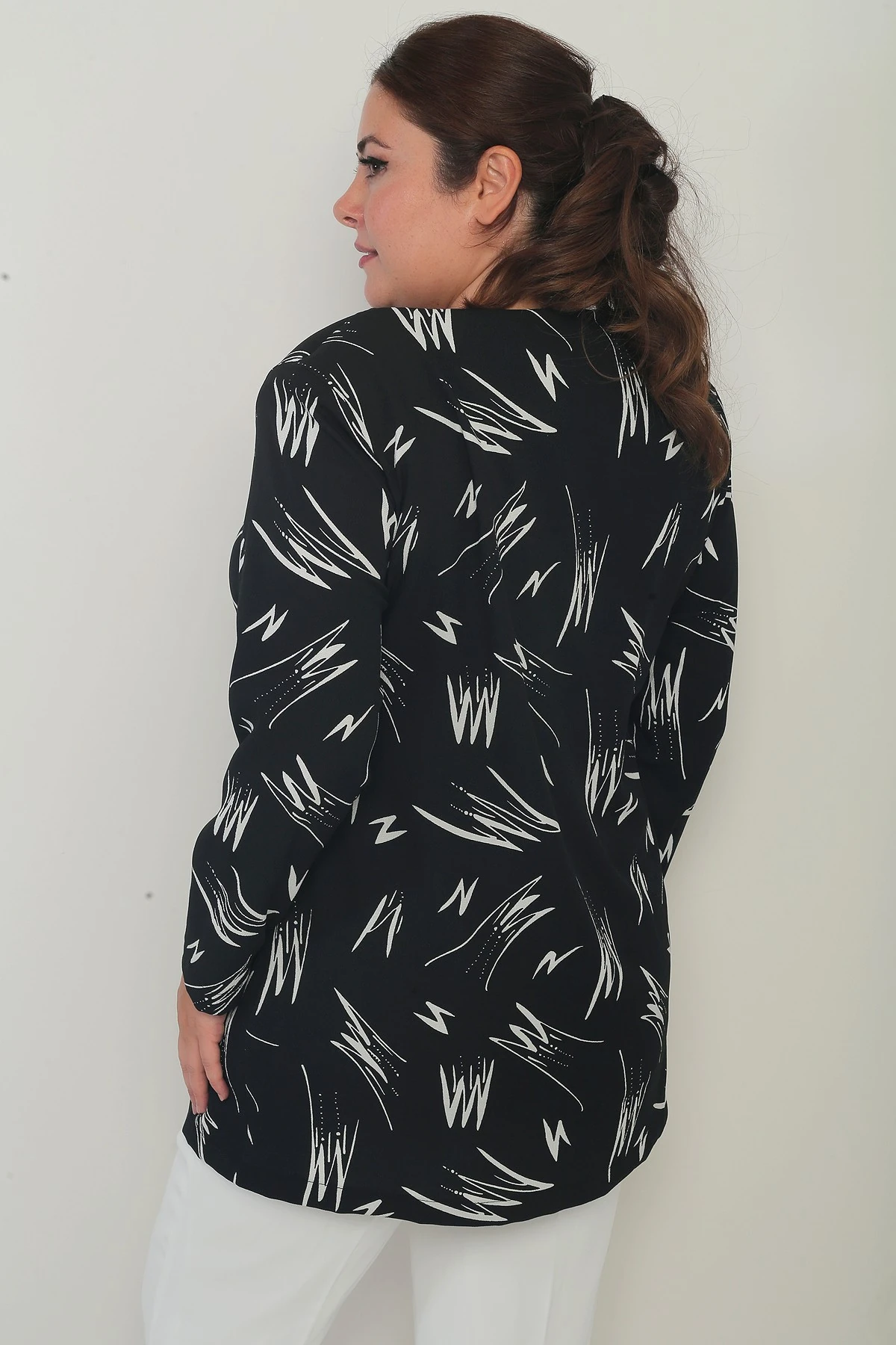 Kadın İçi Kolsuz Likralı Bluz Önü Şerit Pu Detaylı Desenli Krep Ceket Büyük Beden 2'li Takım