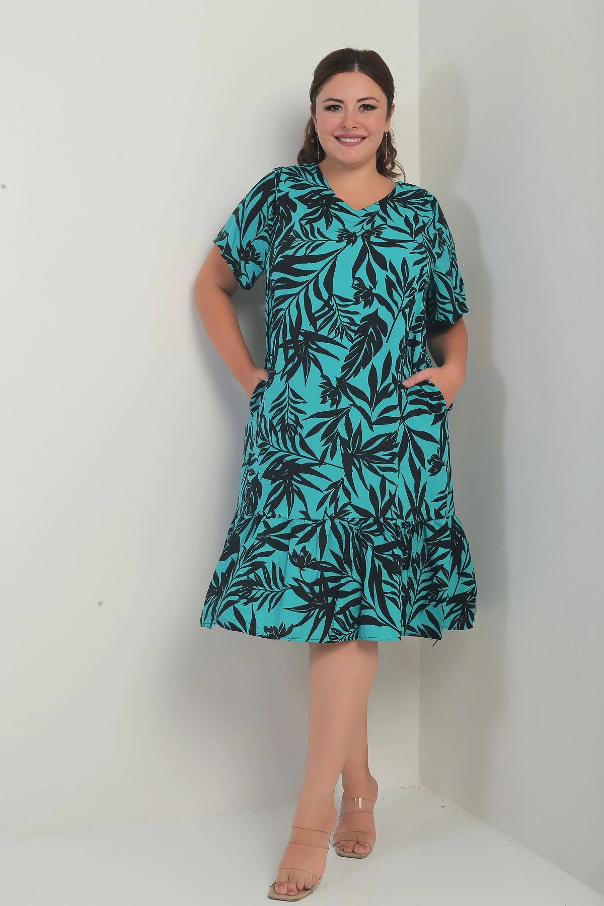 Kadın V Yaka Karışık Yaprak Desenli Cepli Eteği Fırfırlı Büyük Beden Elbise