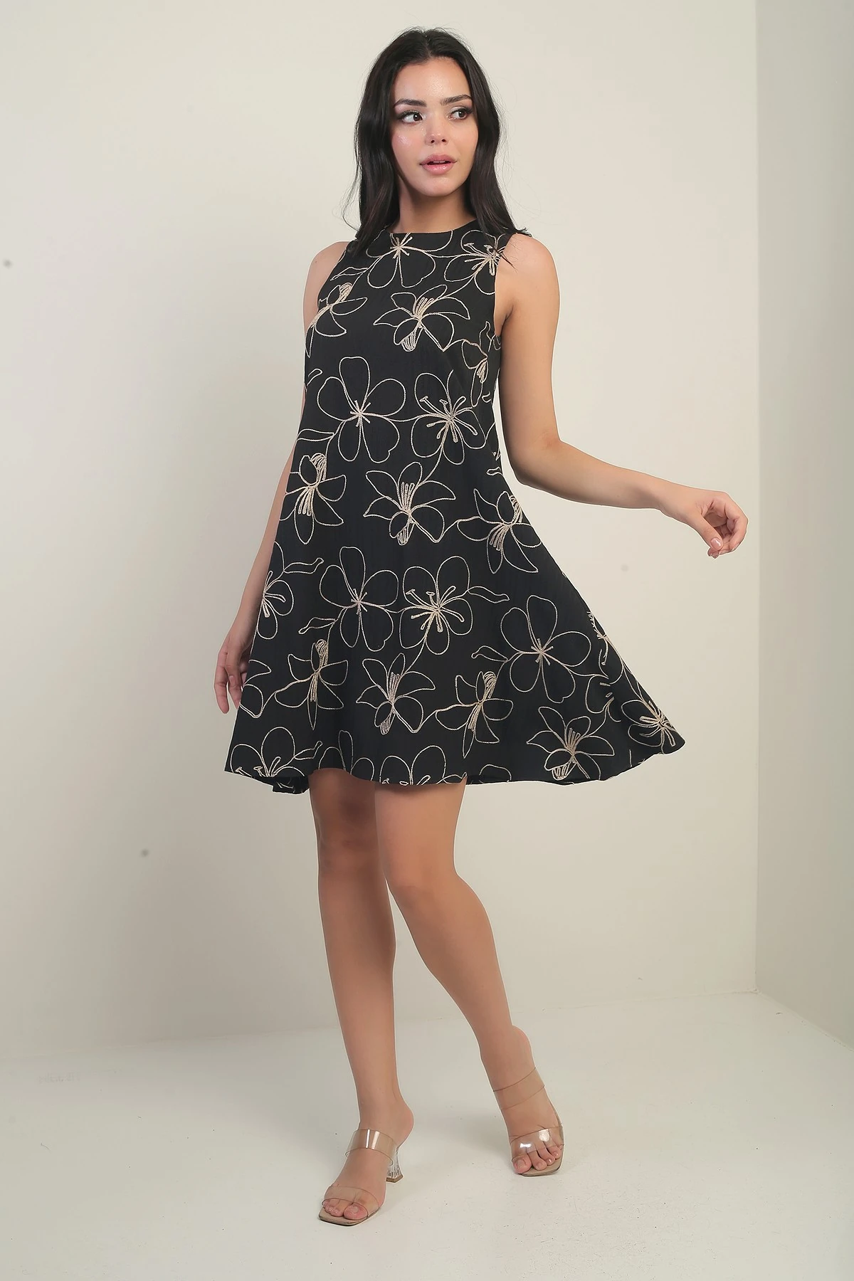 Kadın Yuvarlak Yaka Çiçek Desenli Kordeneli Kısa Elbise