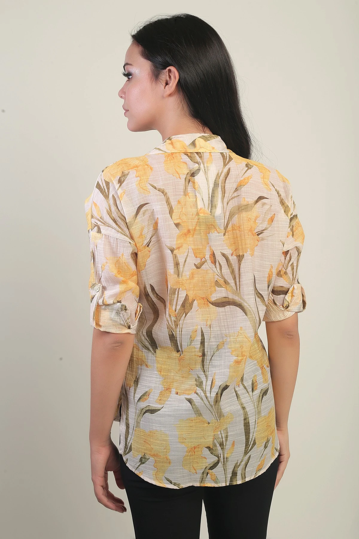 Kadın Büyük Çiçek Desenli Kol Katlamalı Gömlek