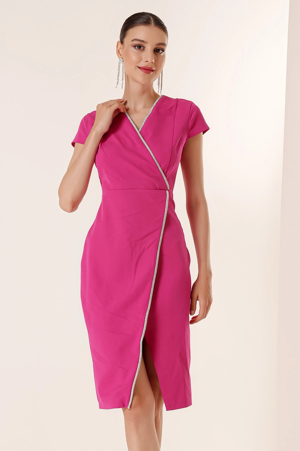 Kruvaze Yaka Yarım Ay Kollu Taş Detaylı Önü Yırtmaçlı Elbise